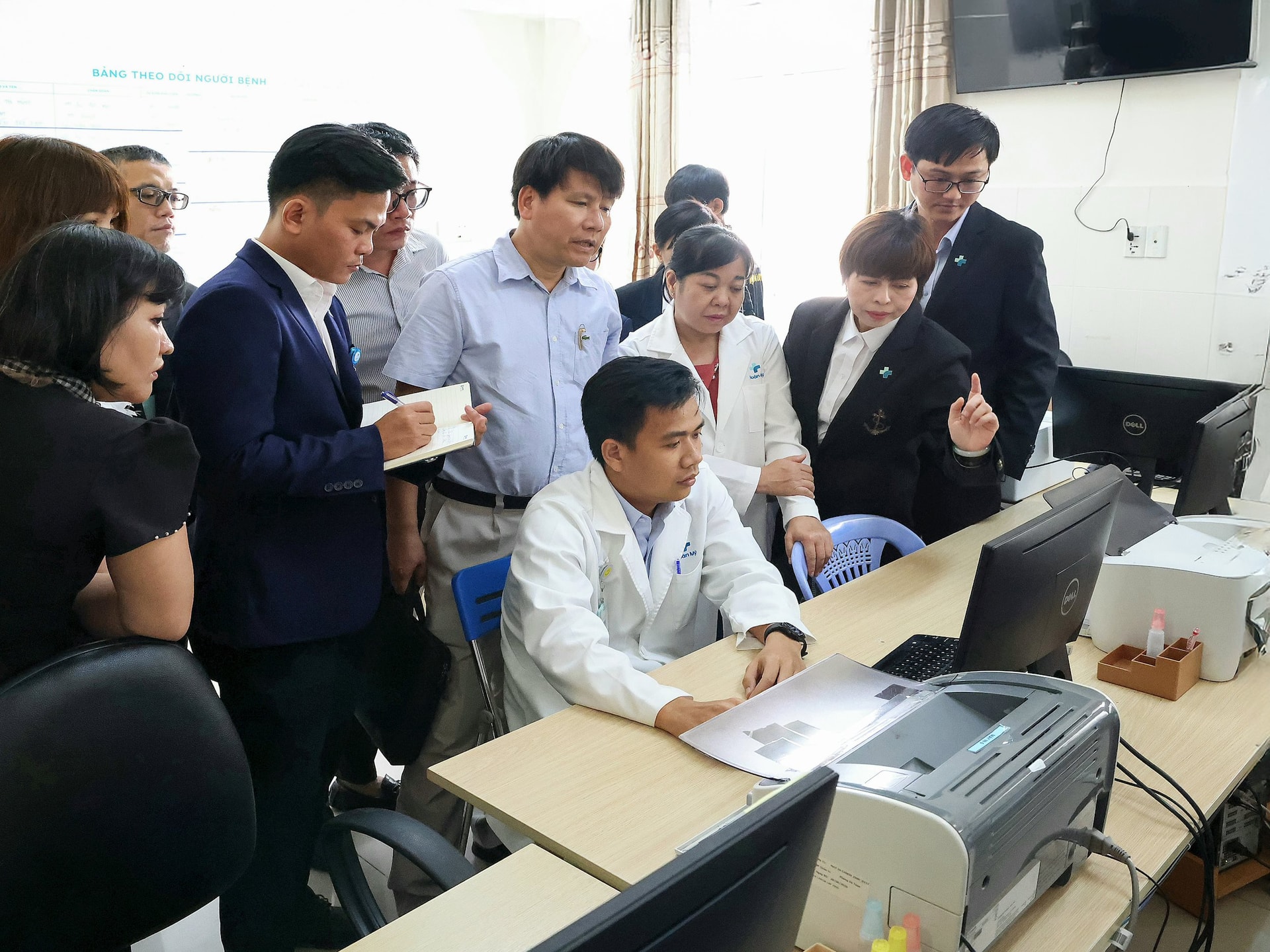hinh-anh-tham-quan-benh-vien-hoan-my-cuu-long-va-quy-trinh-nhap-ho-so-benh-an-dien-tu_final.jpg
