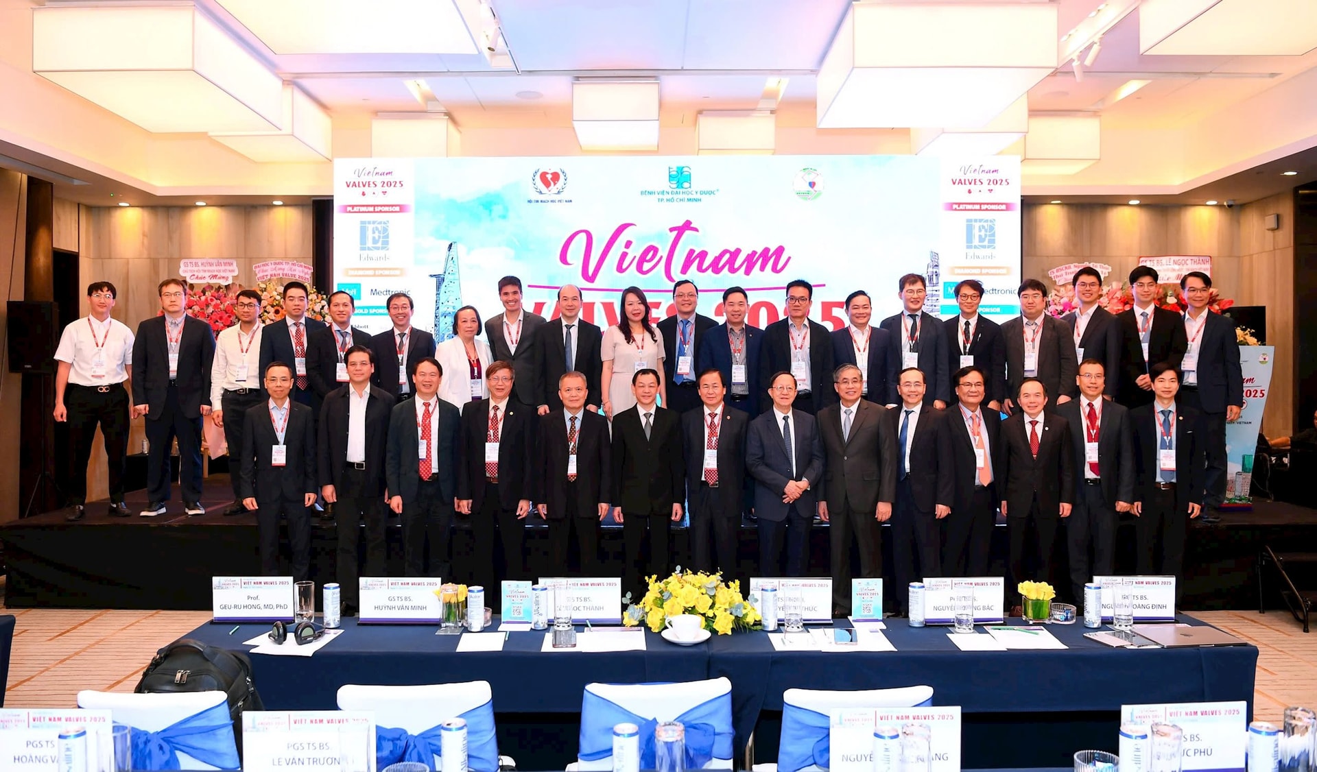 dai-bieu-va-chuyen-gia-dau-nganh-linh-vuc-tim-mach-quy-tu-tai-hoi-nghi-vietnam-valve-2025.jpg