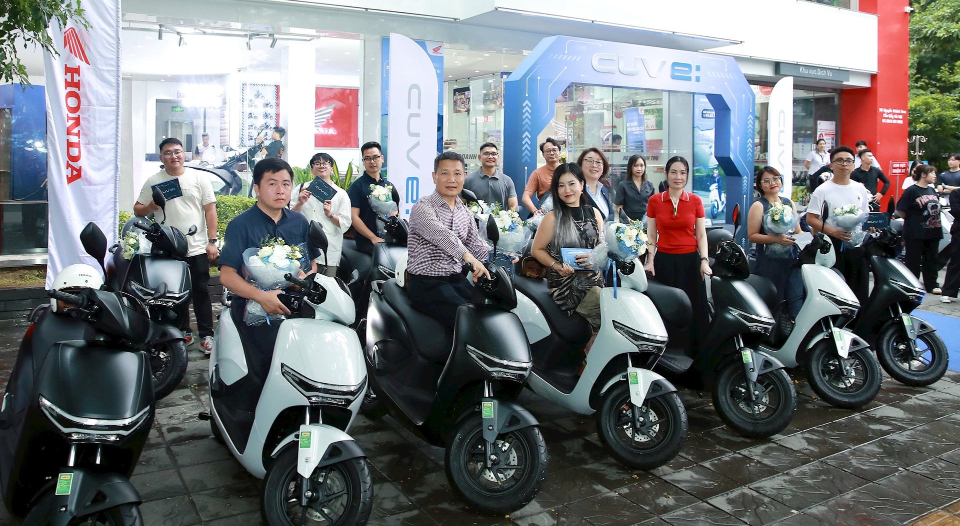 le-ban-giao-xe-cuv-e.jpg