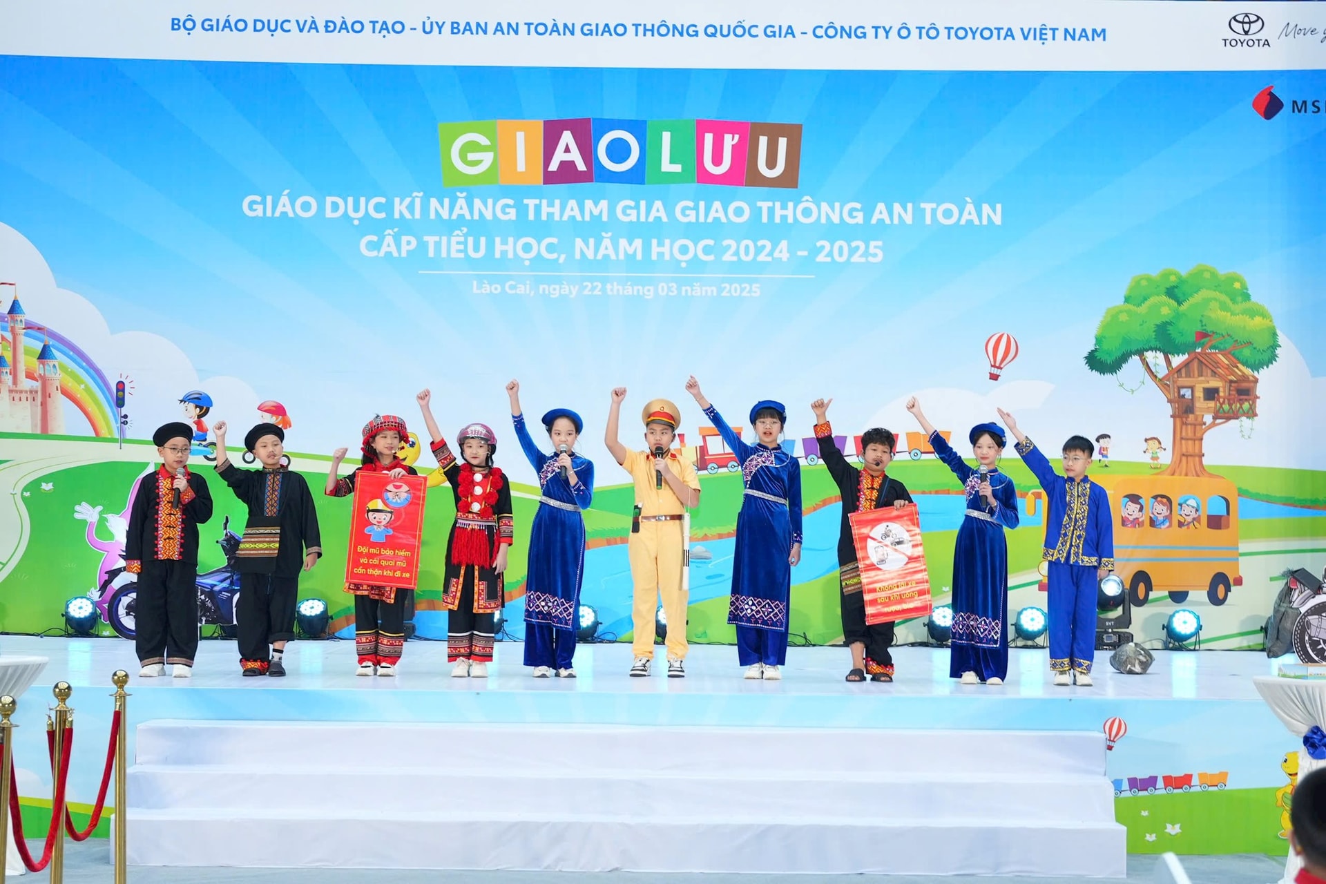 chuong-trinh-toyota-cung-em-hoc-an-toan-giao-thong-.jpg