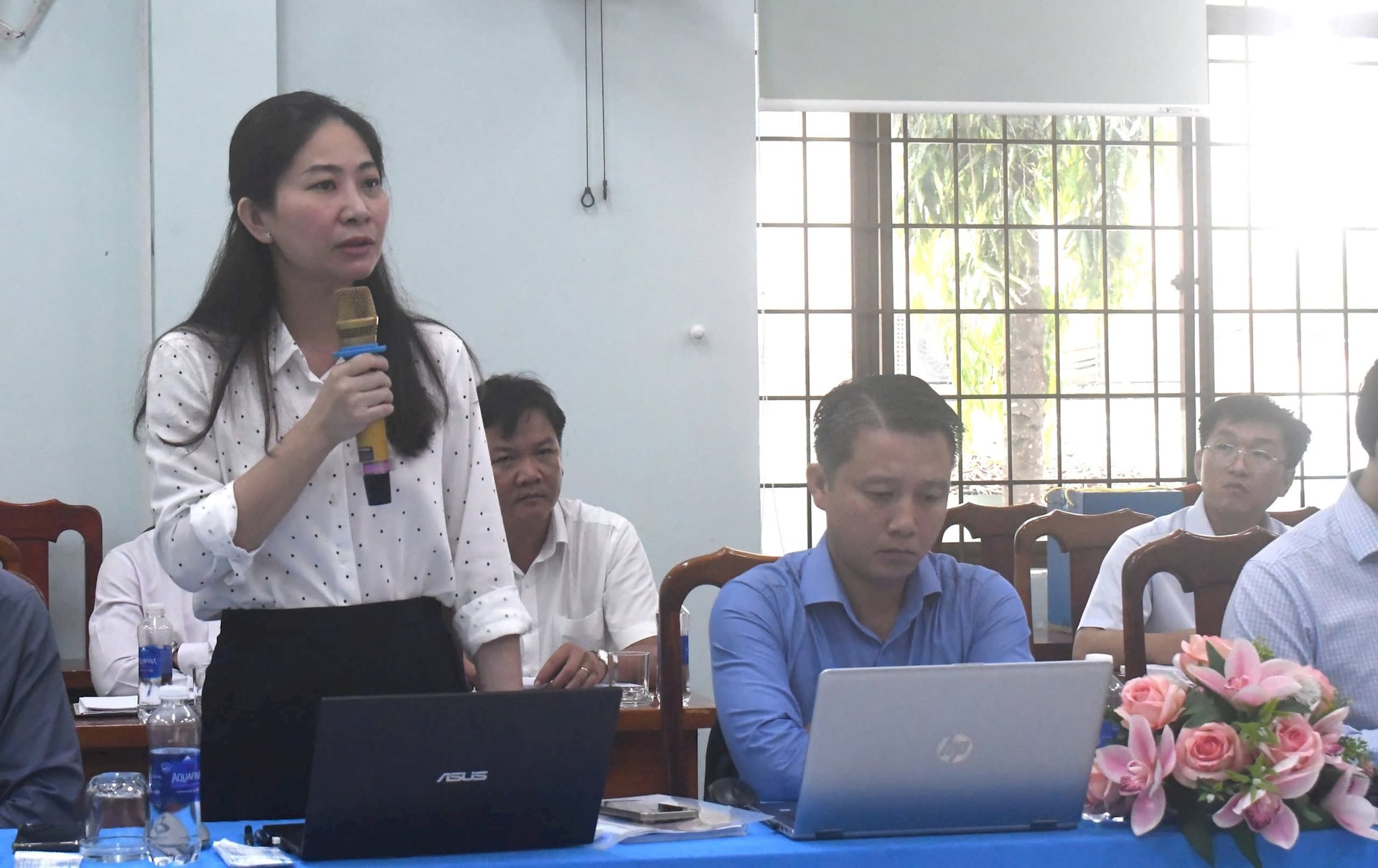 ba-nguyen-thi-ngoc-yen-pho-giam-doc-so-noi-vu-tp.hcm-ghi-nhan-no-luc-cua-xa-long-son-trong-van-hanh-bo-may-chinh-quyen-2-cap..jpg