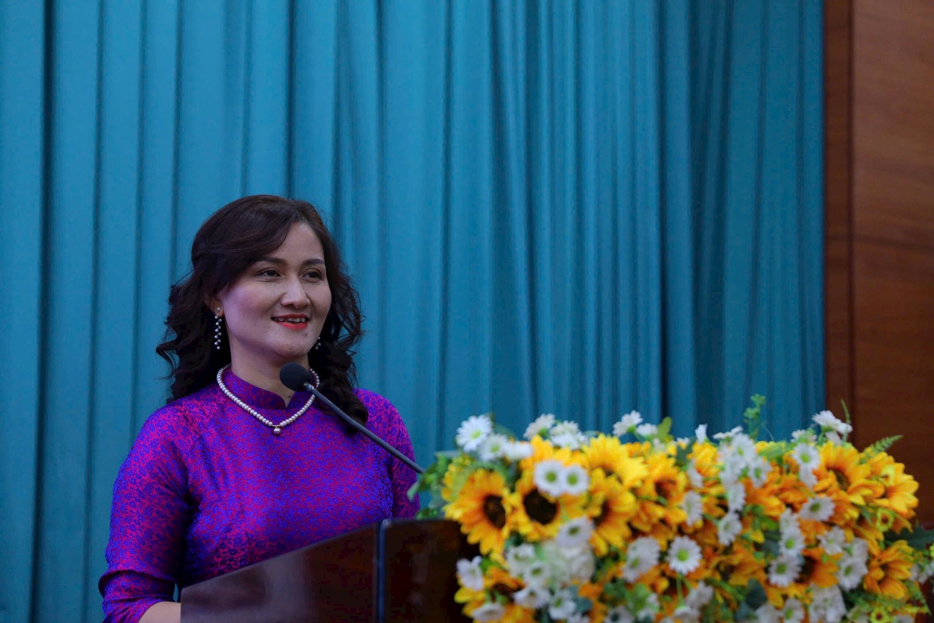 nha-bao-bui-huong-phat-bieu.jpg