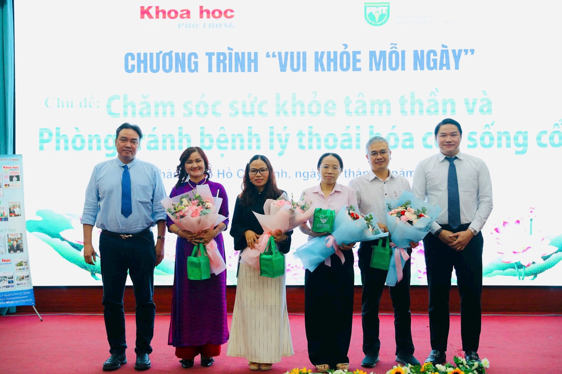 tang-hoa-cam-on-chuong-trinh.jpg