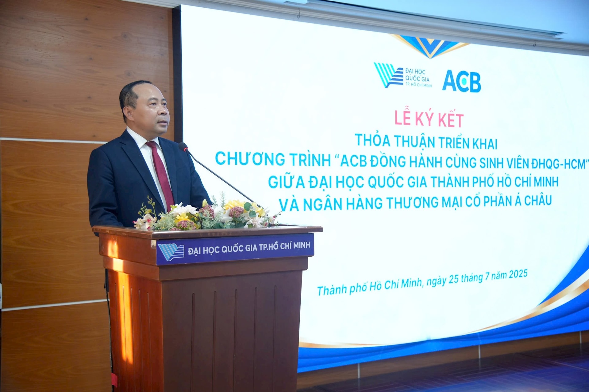 pgsts-vu-hai-quan-giam-doc-dhqg-tphcm.jpeg