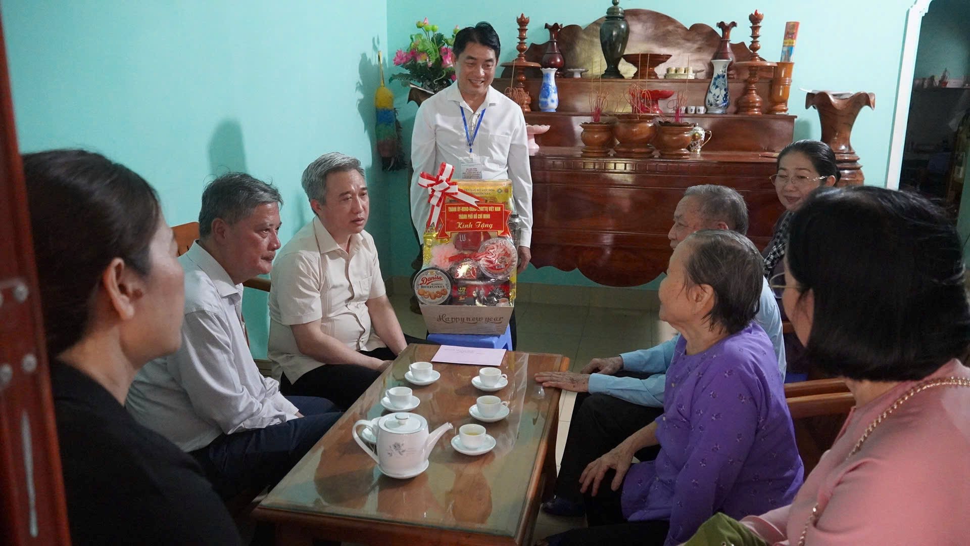 pho-bi-thu-thanh-uy-tp.hcm-dang-minh-thong-tham-gia-dinh-chinh-sach-o-dac-khu-con-dao-.jpg