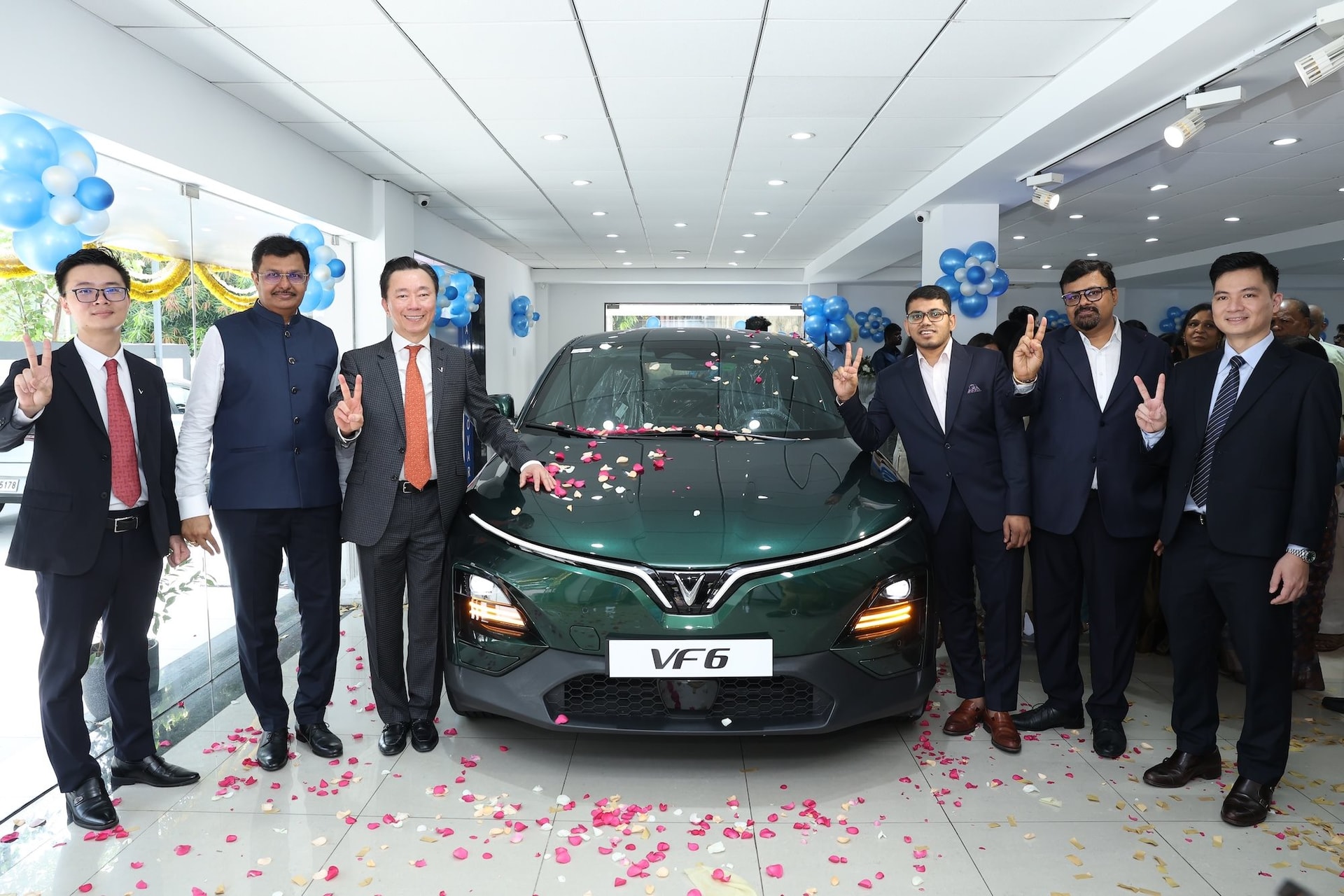 vinfast-inaugurates-its-biggest-showroom-in-india-2.jpg