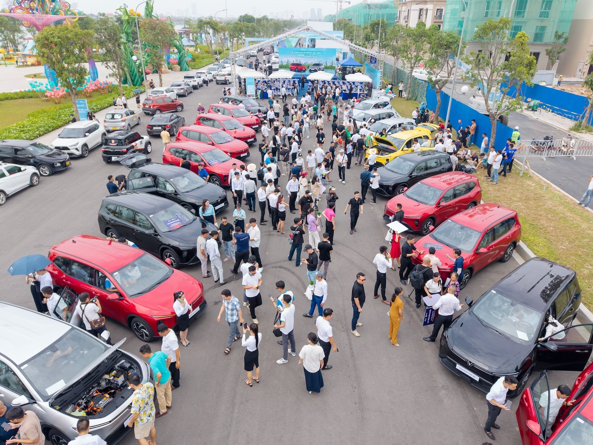 vf-ban-giao-xe-limo-green-1.jpeg