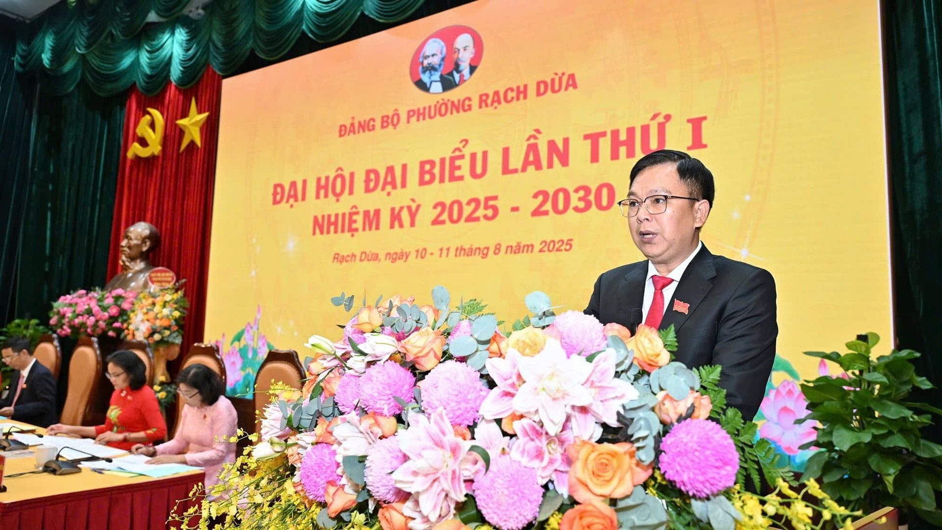 aphuchoang.jpg