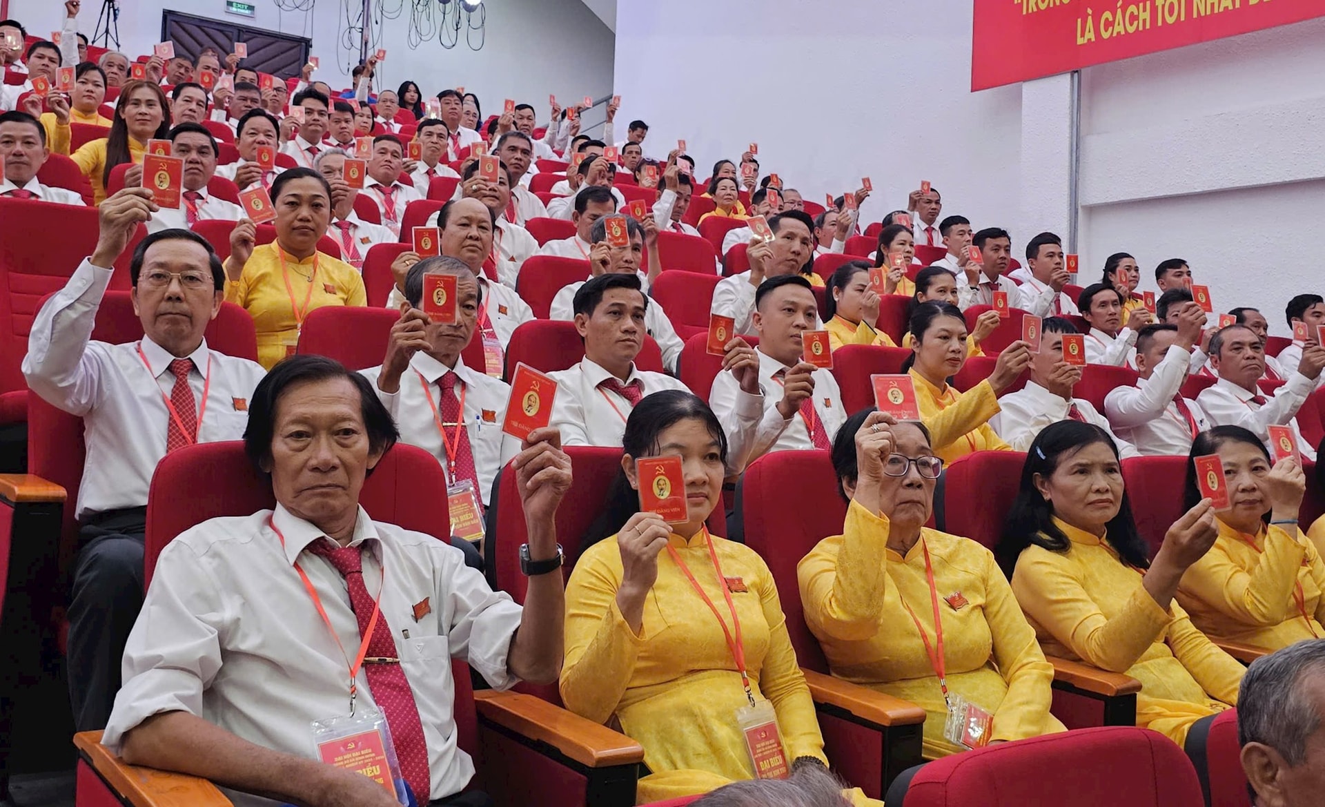 dai-hoi-dang-xa-binh-hung-3.jpg
