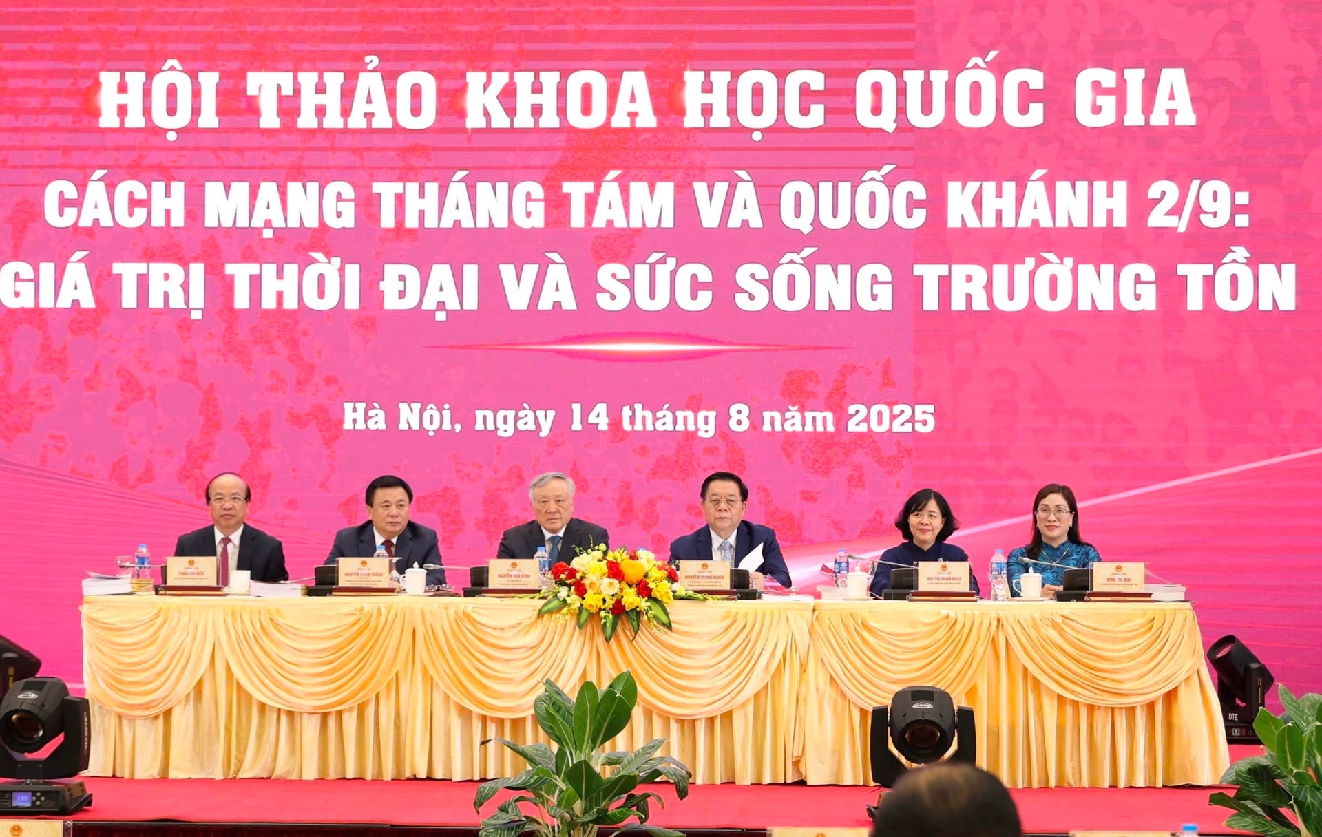 hoithao2.jpg