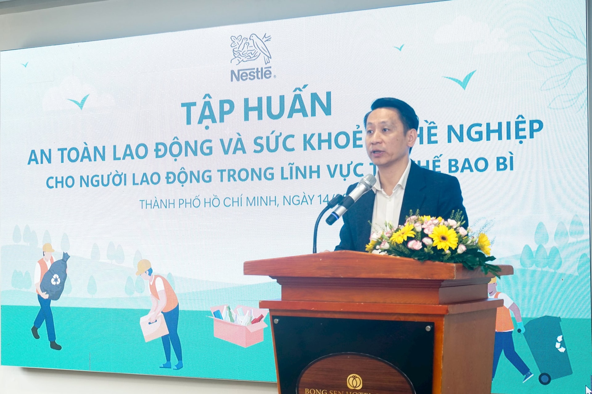 ong-khuat-quang-hung-pho-tong-giam-doc-phu-trach-doi-ngoai-va-truyen-thong-cong-ty-nestle-viet-nam-phat-bieu-khai-mac-chuong-trinh-min.jpg