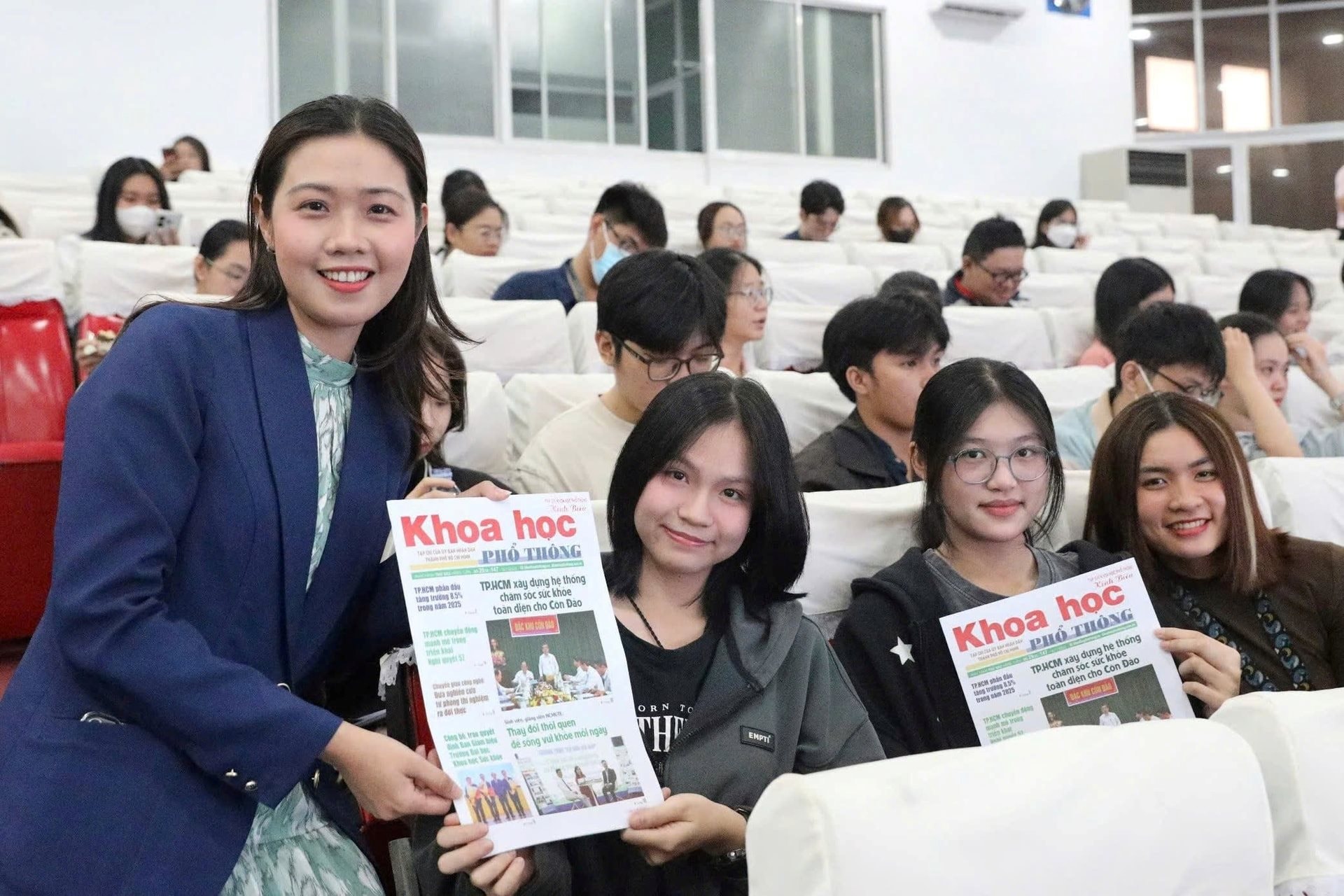 hinh-6-cac-an-pham-cua-tap-chi-khoa-hoc-pho-thong-.jpg