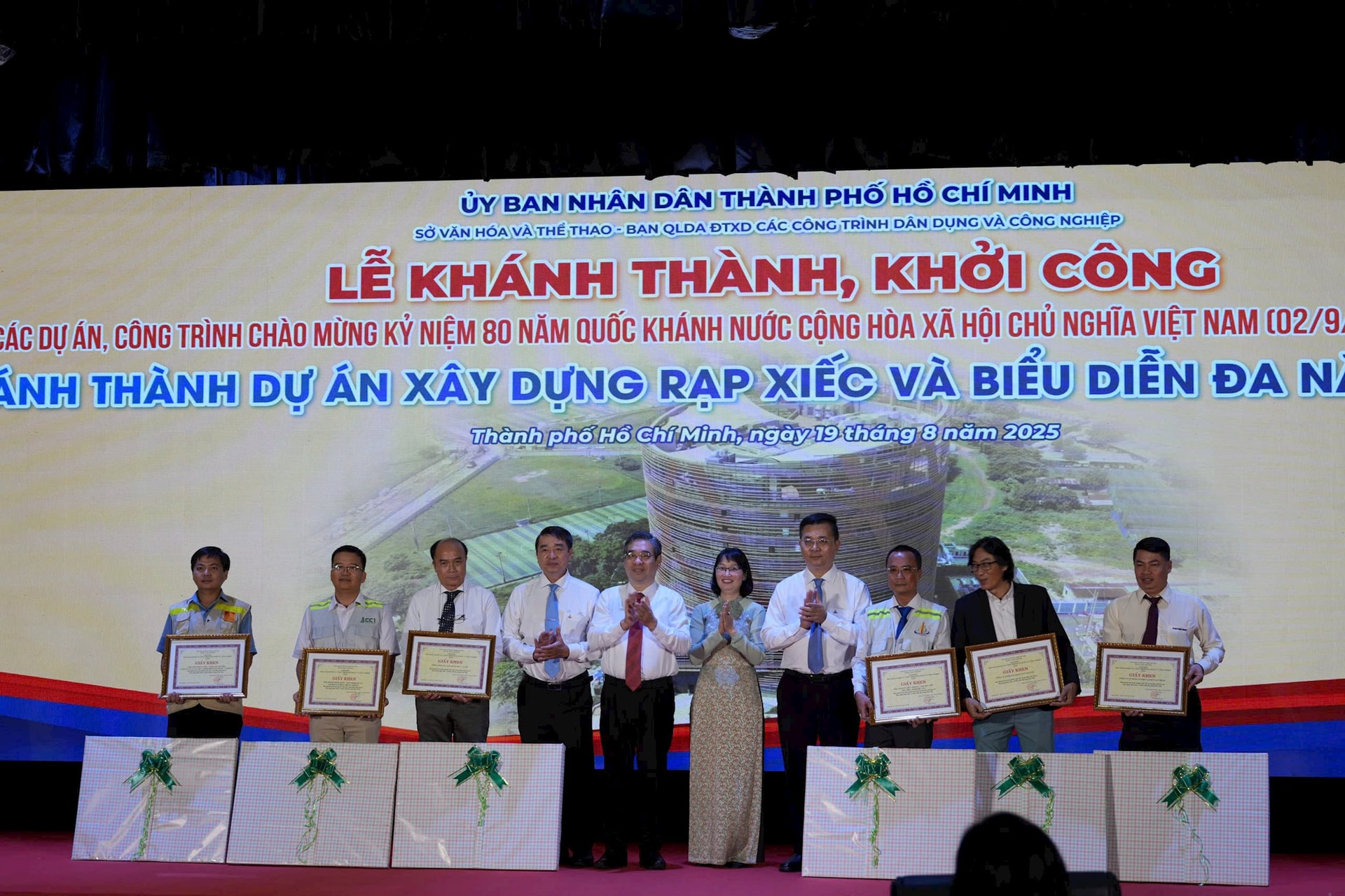 le-khanh-thanh-rap-xiec.jpg