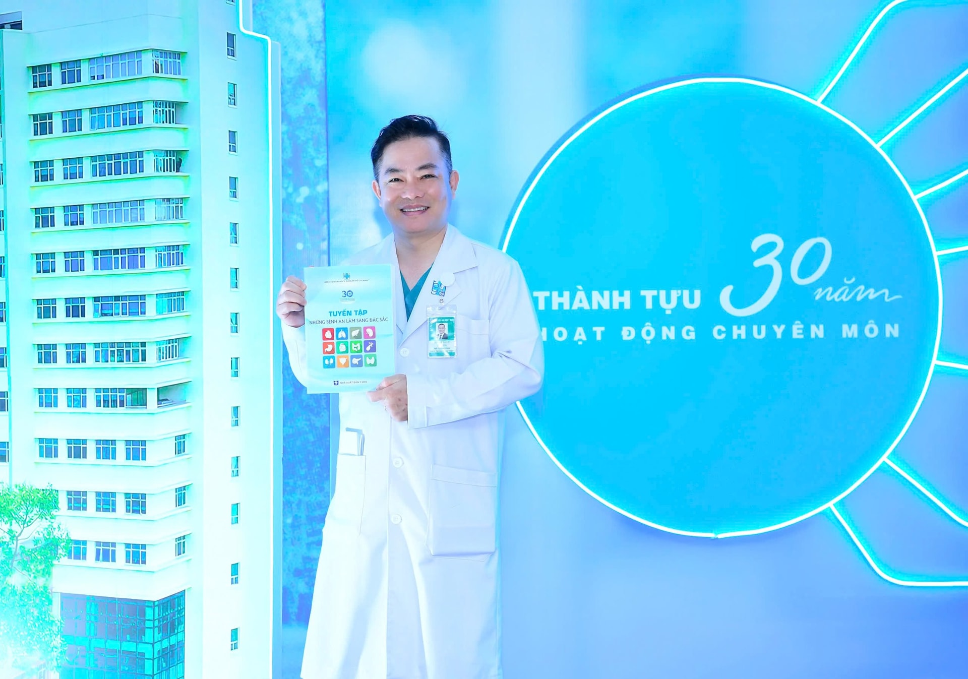 bv-dai-hoc-y-duoc-tp.hcm-khong-chi-la-noi-bac-si-hoa-lam-viec-ma-con-la-be-phong-de-ong-hien-thuc-hoa-uoc-mo.jpg