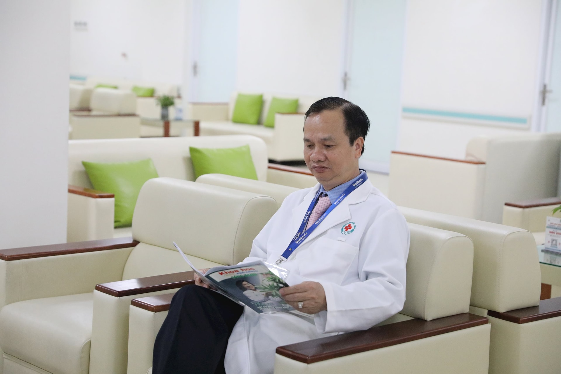 phut-thu-gian-cua-ts-bs-nguyen-quang-huy-sau-nhung-ca-mo-cang-thang..jpg