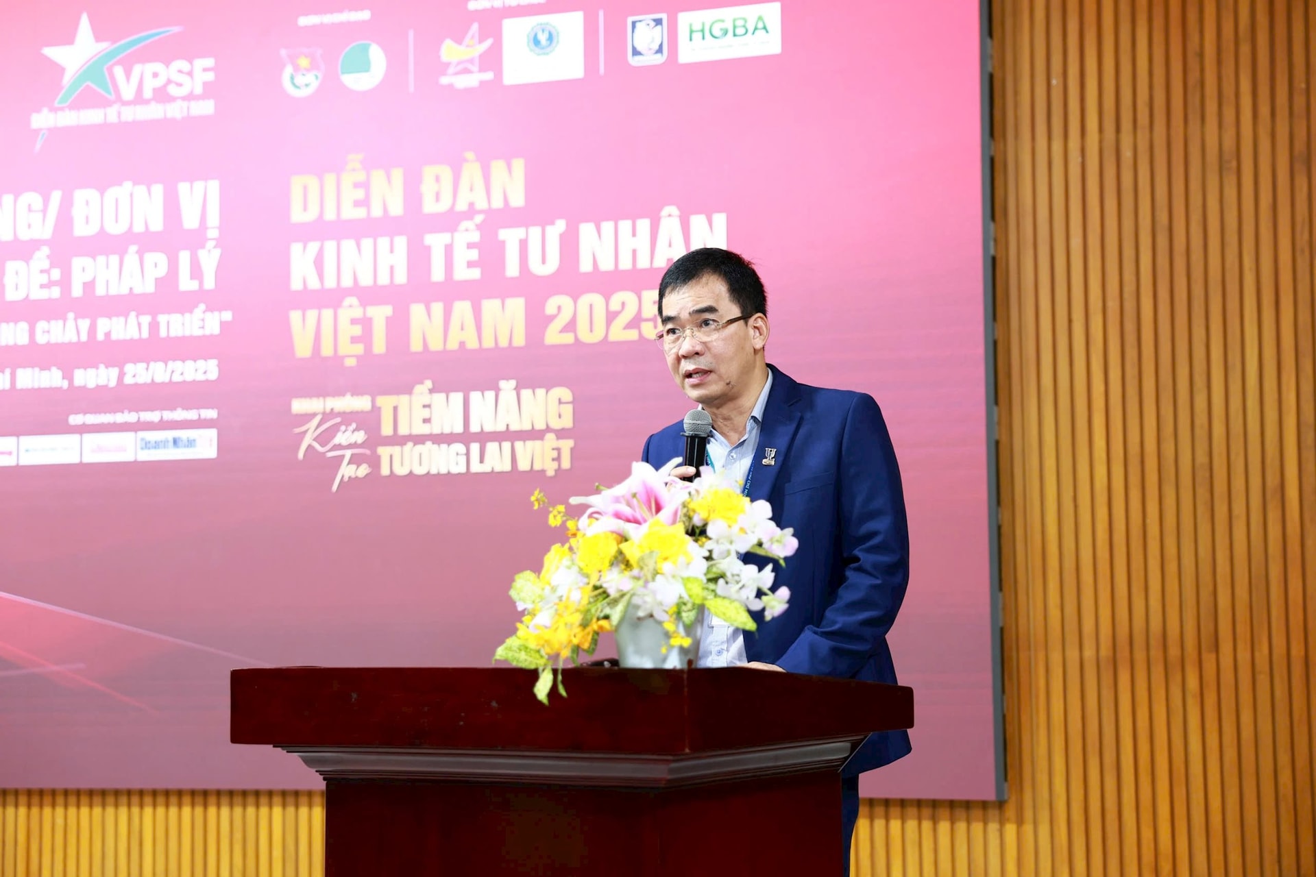 ts-le-truong-son.jpg