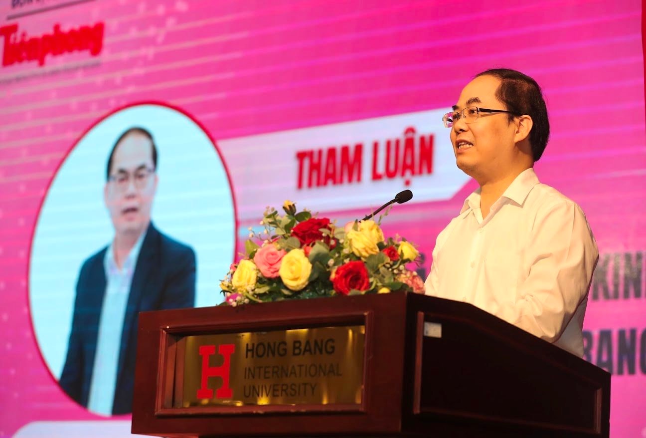 ts-ta-manh-hun.jpg