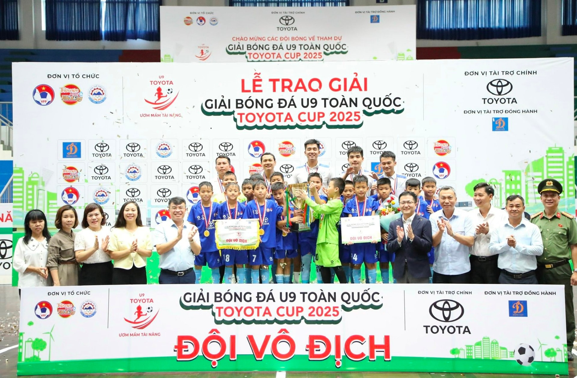 u9-viet-hung-thanh-hoa-vo-dich-toyota-cup-2025.jpg