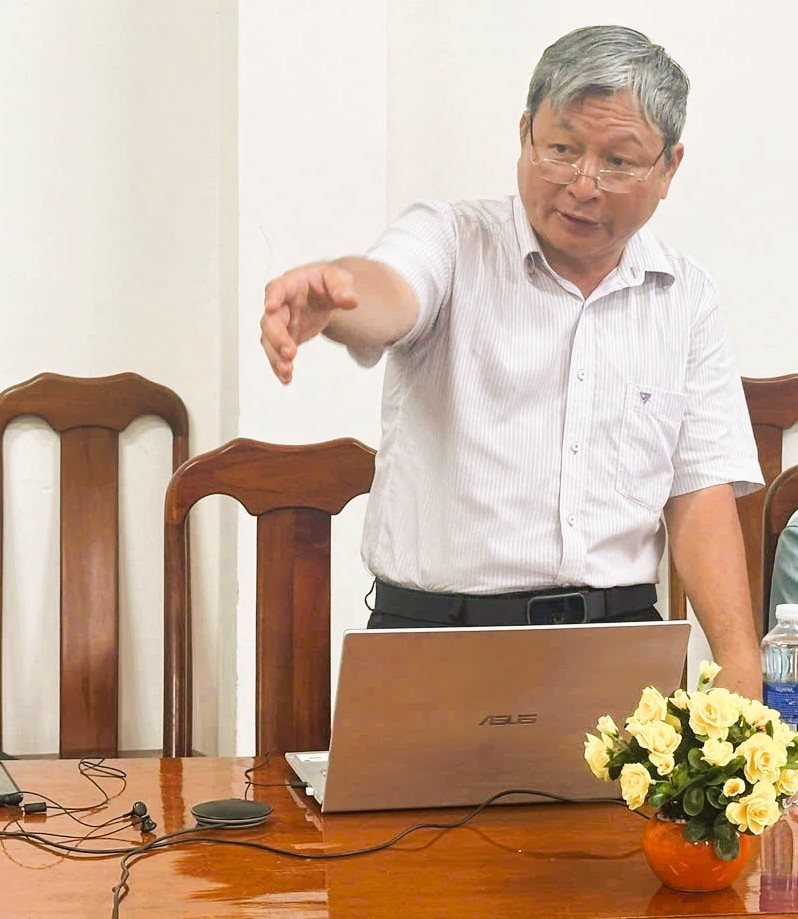 giao-su-le-trung-chon.jpg