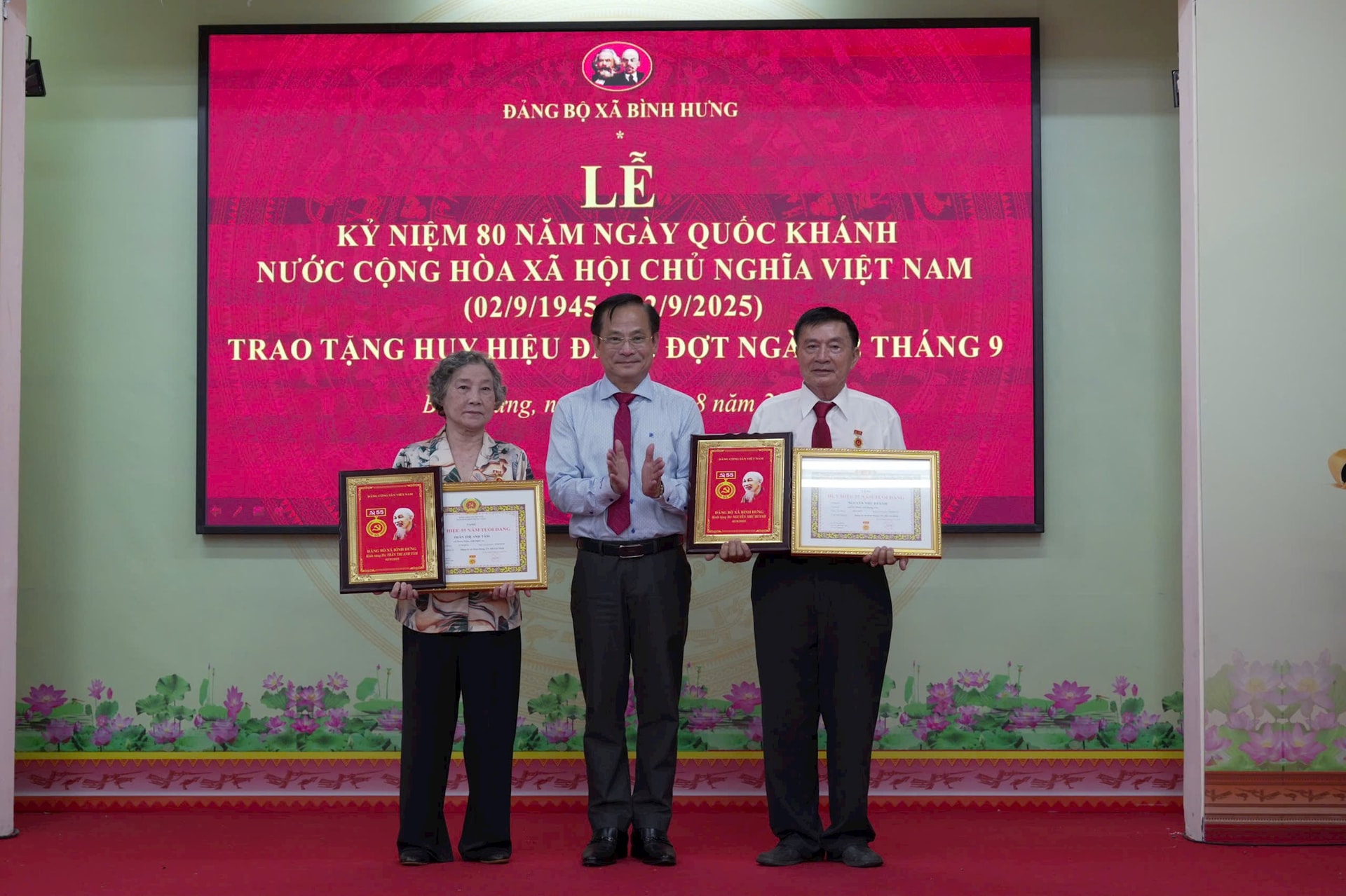 le-trao-huy-hieu-dang-1.jpg