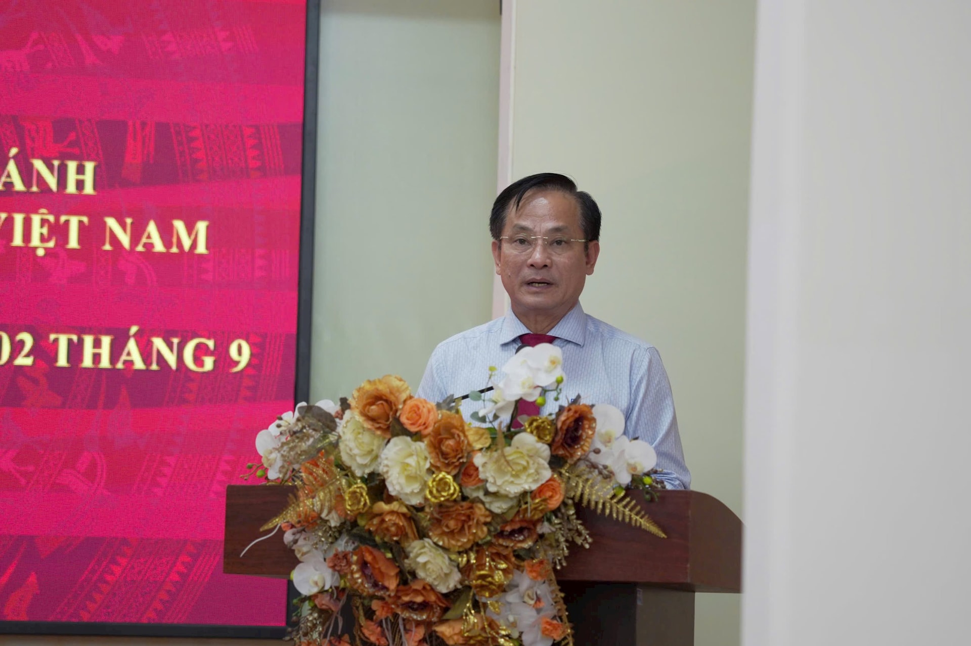 ong-pham-van-luy-bi-thu-dang-uy-chu-tich-hoi-dong-nhan-xa-binh-hung-tp.hcm.jpg