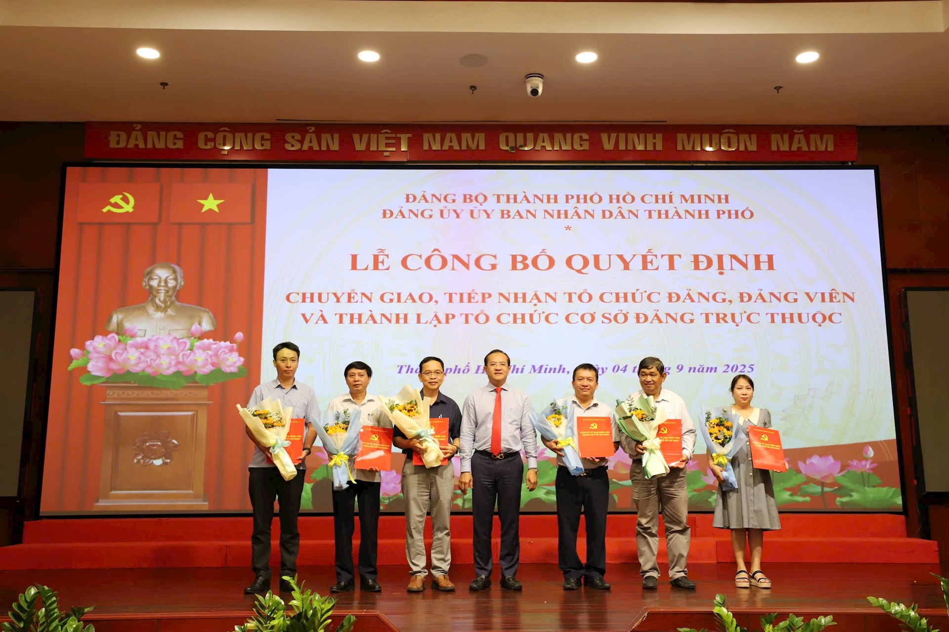 trao-quyet-dinh-5.jpg
