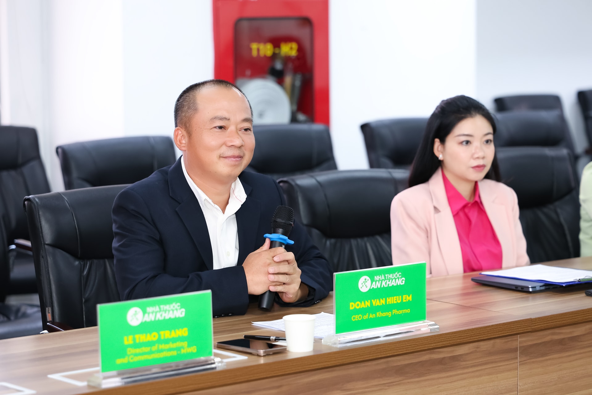 ong-doan-van-hieu-em-tong-giam-doc-nha-thuoc-an-khang.jpeg