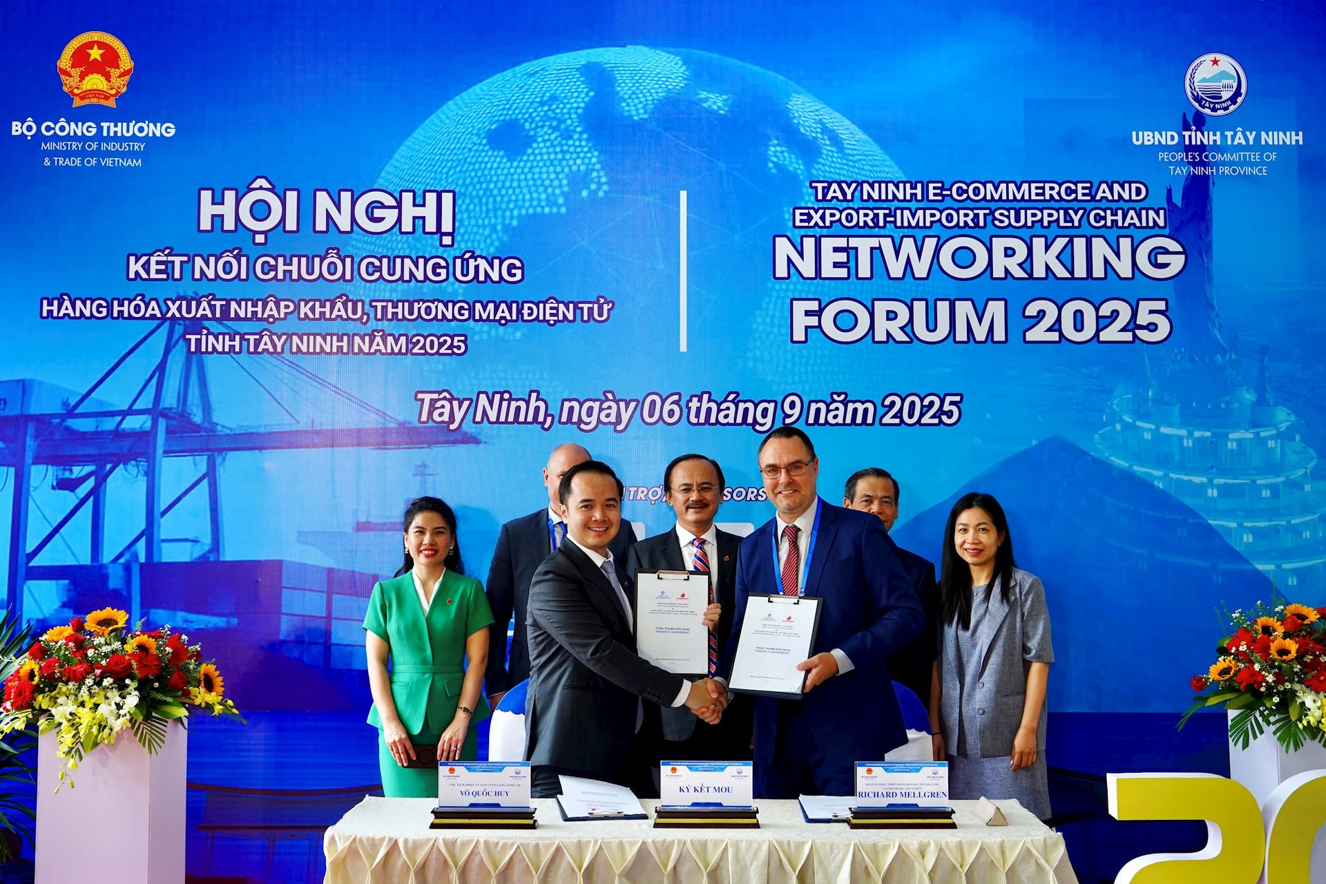 4a.cang-quoc-te-long-an-ky-thoa-thuan-hiep-dinh-cang-huu-nghi-voi-cang-gothenburg-3-.jpg