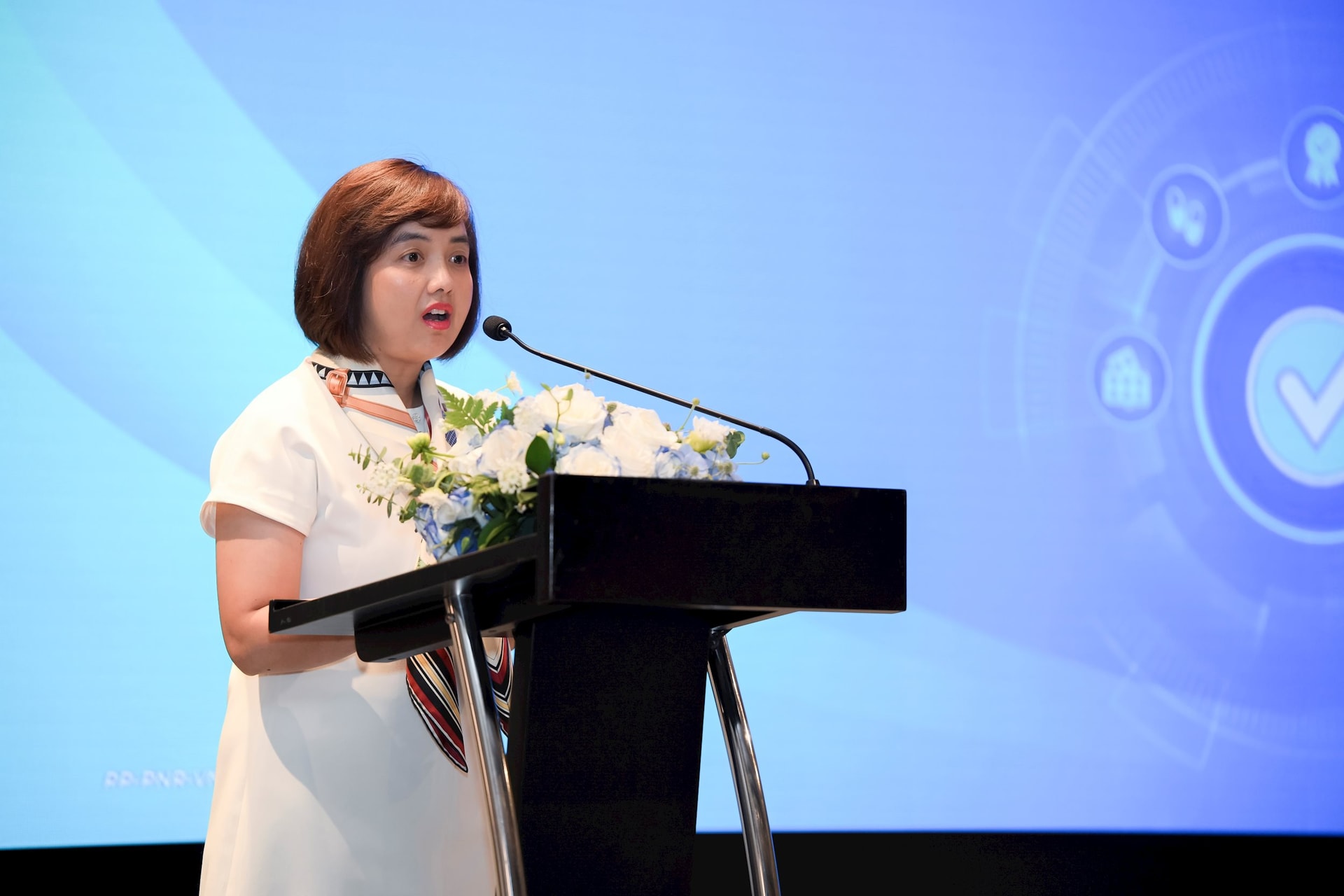 ba-nguyen-do-quyen-pho-tong-giam-doc-fpt-retail-kiem-giam-doc-dieu-hanh-he-thong-nha-thuoc-va-trung-tam-tiem-chung-long-chau-phat-bieu-tai-buoi-le.jpg