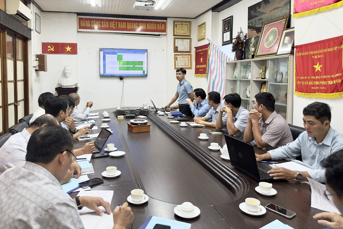 dai-dien-nhom-nghien-cuu-bao-cao-ket-qua.png