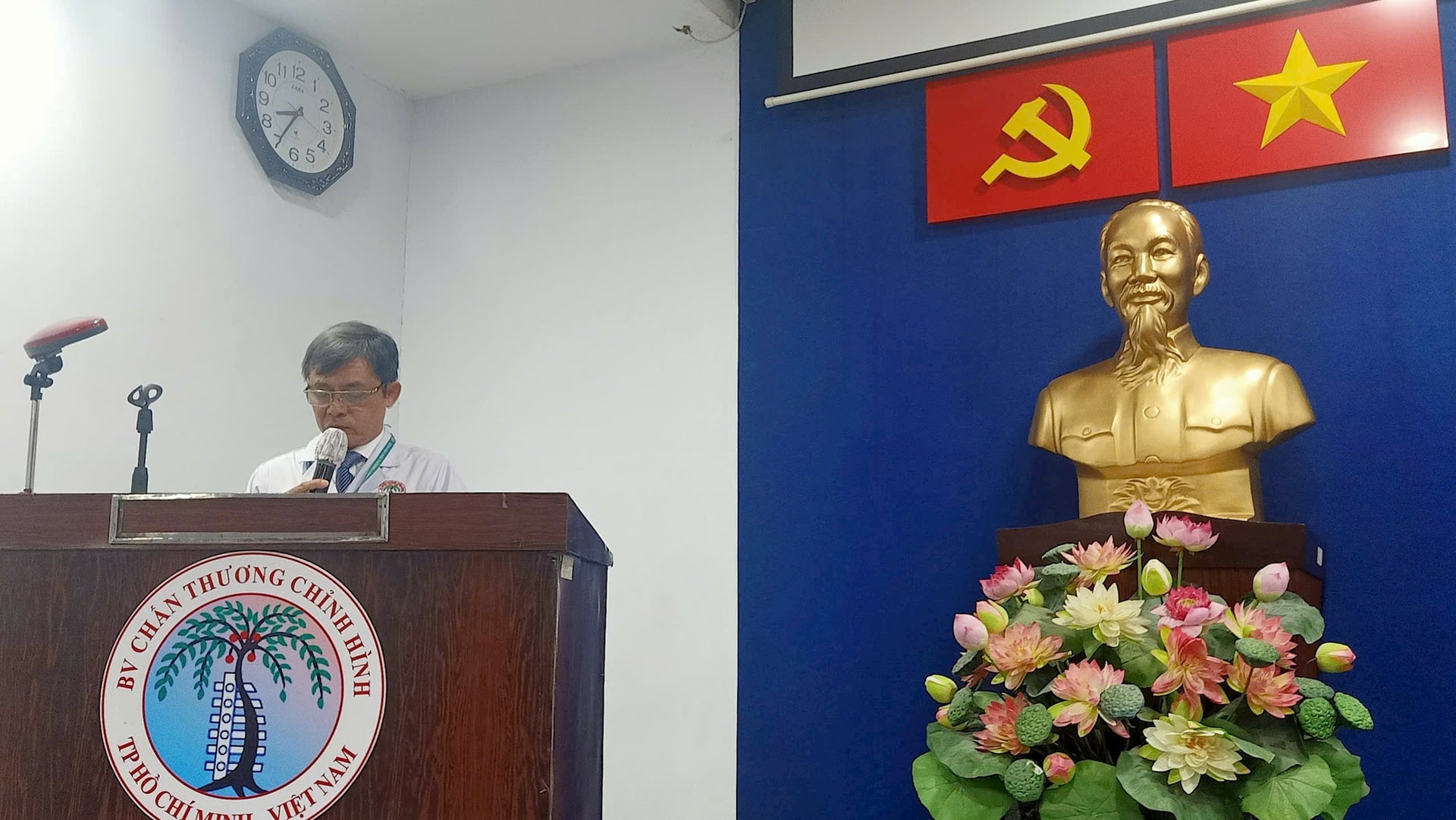 giam-doc-benh-vien-chan-thuong-chinh-hinh-tp.hcm-phat-bieu-khai-mac-hoi-thao-khoa-hoc.jpg