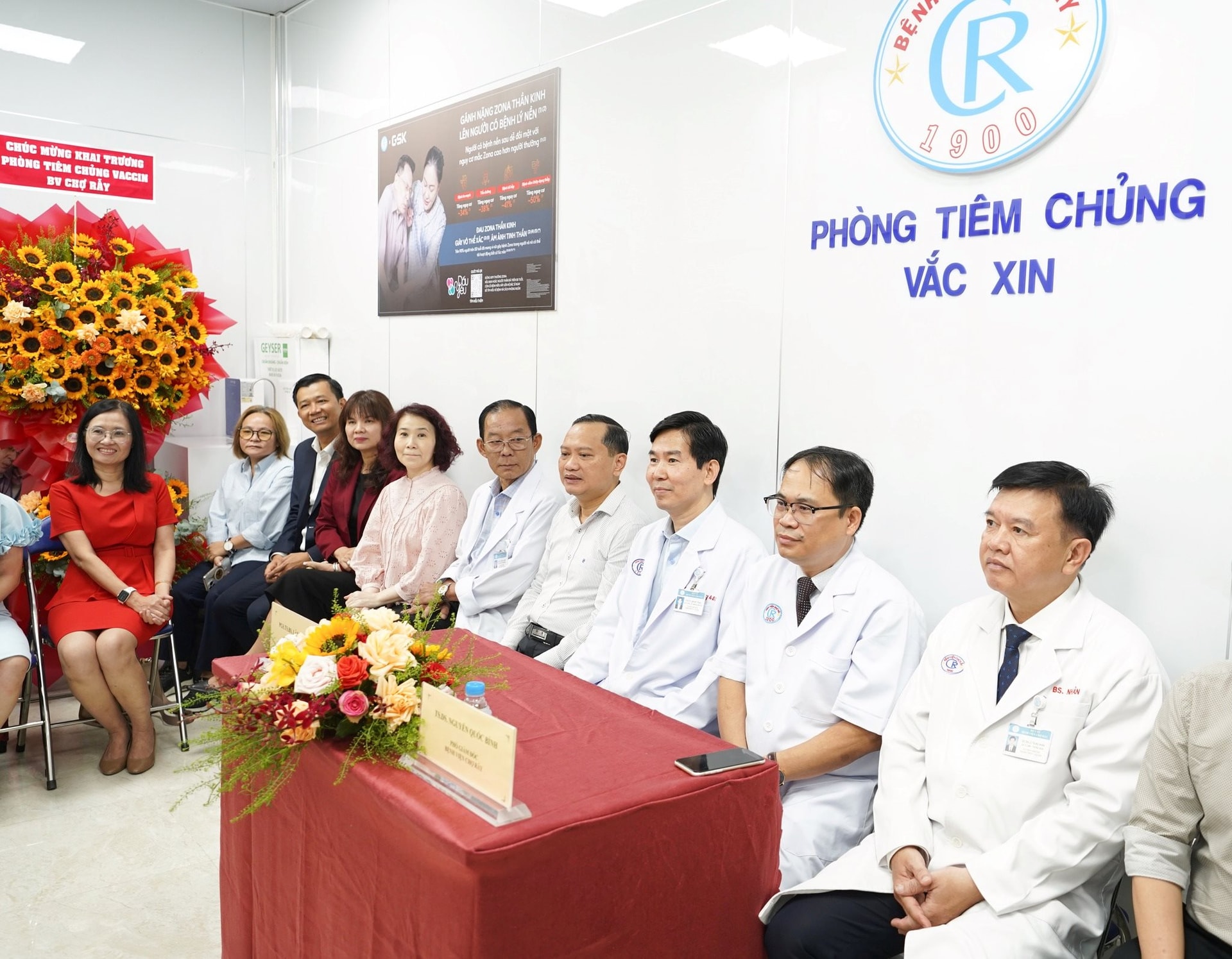 phong-tiem-chung-bv-cho-ray.jpg