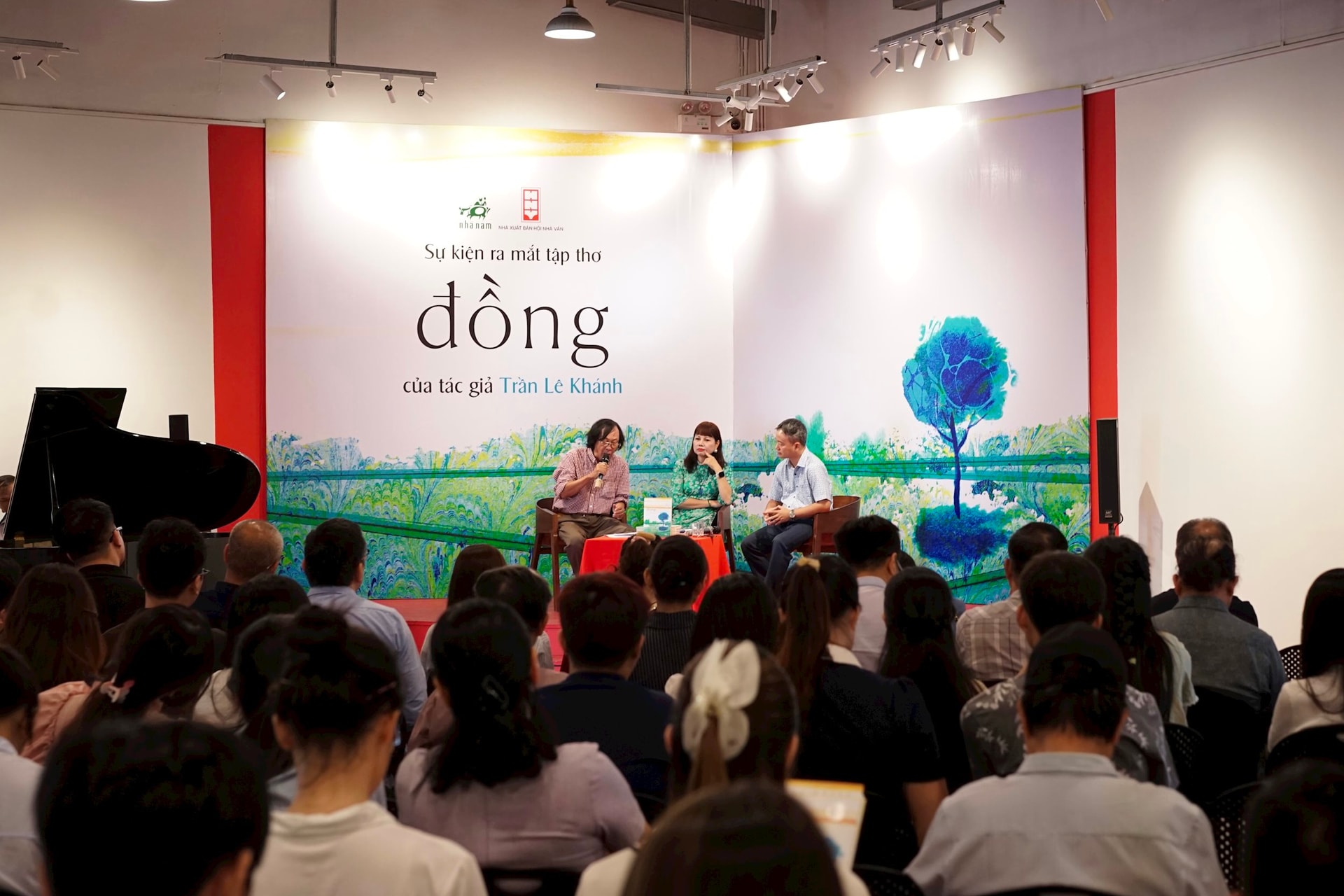 tuong-thuat-su-kien-ra-mat-tap-tho-dong-tai-hoi-nha-van-vn-1.jpg