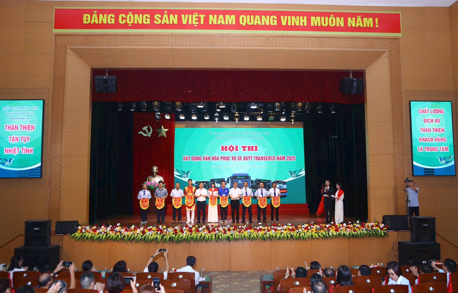 hoi-thi-xay-dung-van-hoa-phuc-vu-xe-buyt-transerco-nam-2025.jpg