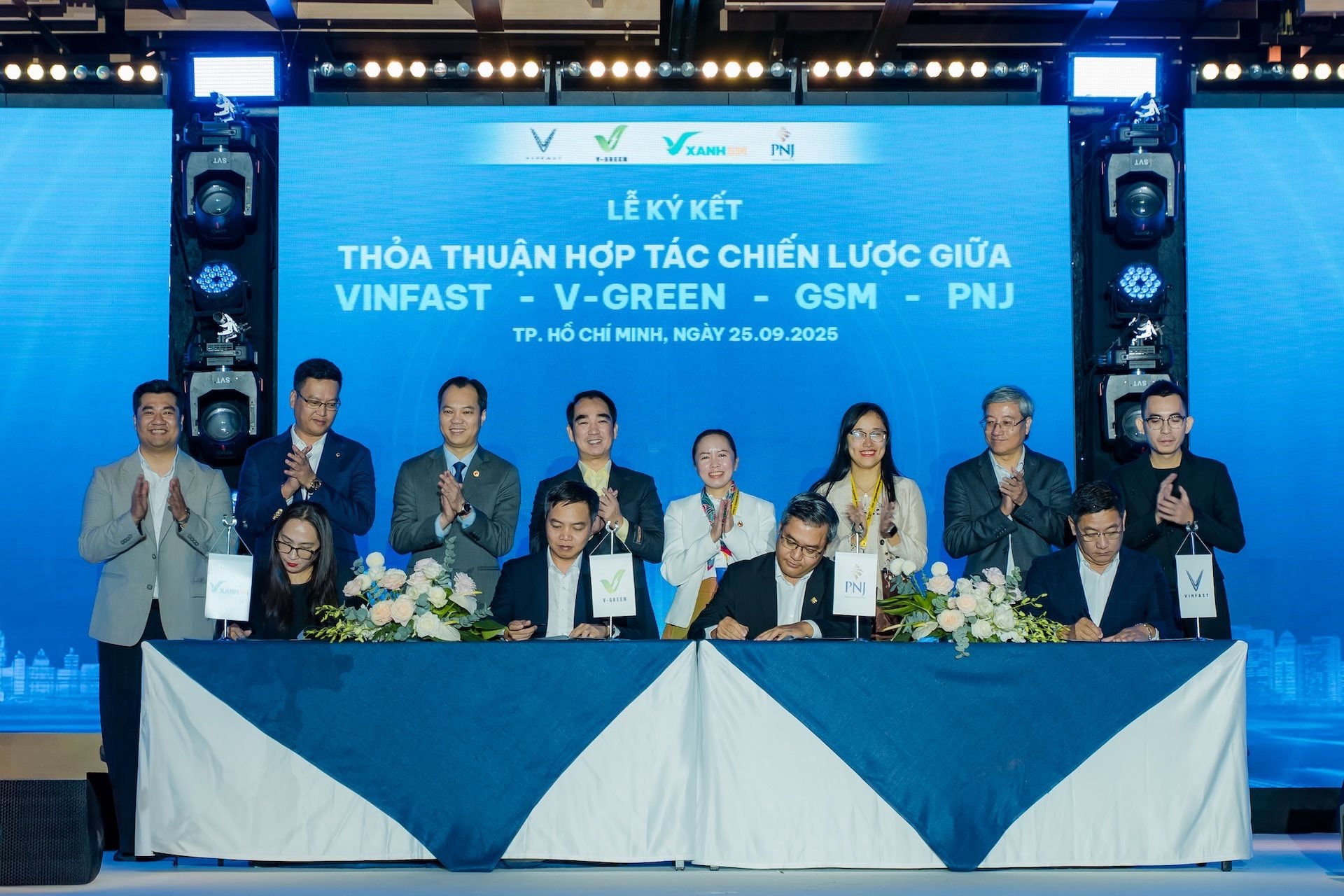 pnj-ky-ket-mou-voi-vinfast-gsm-va-v-green-2.jpeg