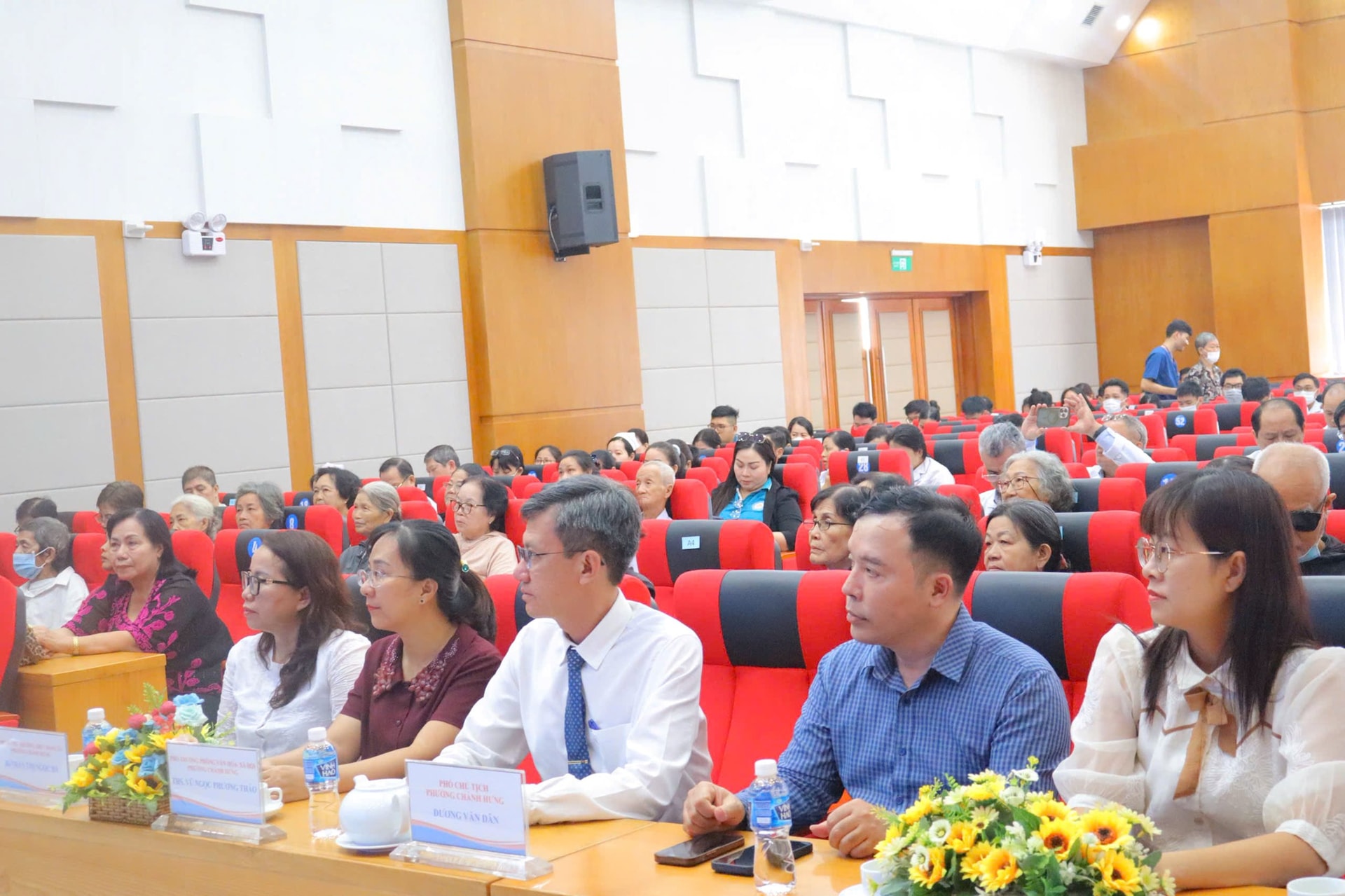quang-canh-le-ra-mat-1.jpg