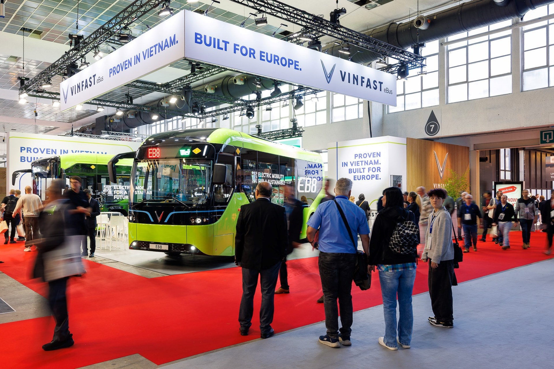 vinfast-ra-mat-2-mau-xe-buyt-dien-o-chau-au-3.jpg