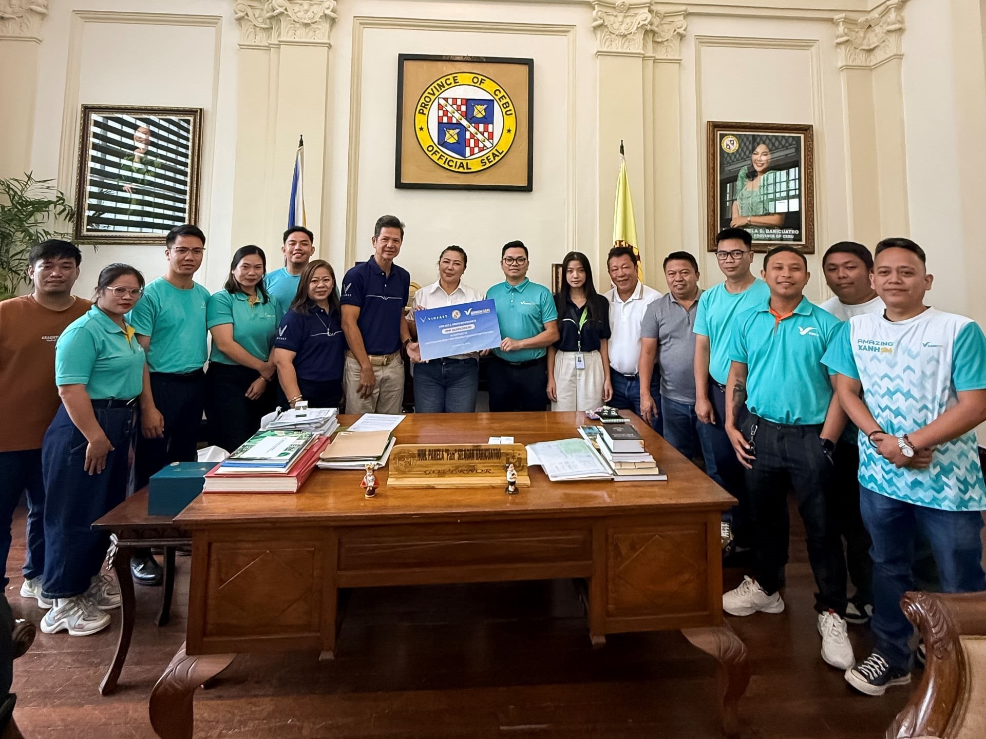 vf-gsm-chung-tay-ho-tro-nguoi-dan-cebu-sau-dong-dat-2.jpg