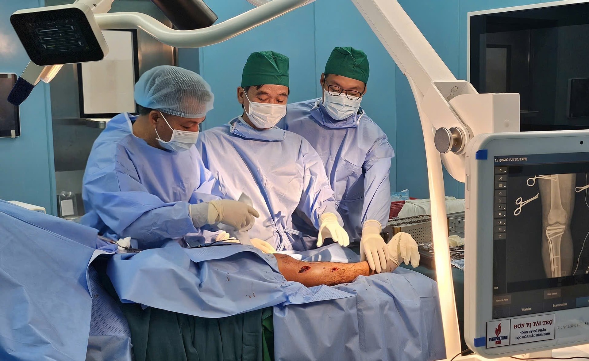 bs-quoc-anh-cung-dong-nghiep-4.jpg