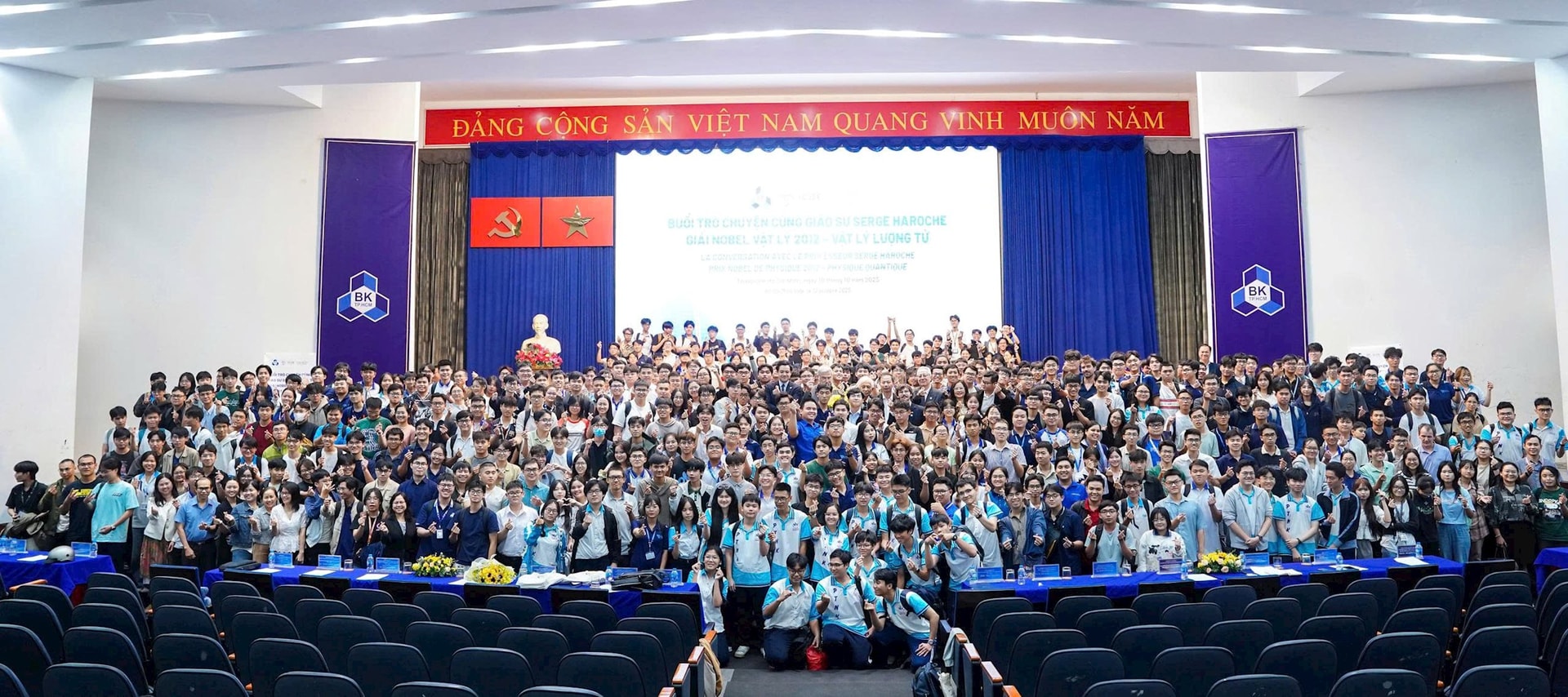 sinh-vien-dhbk.jpg