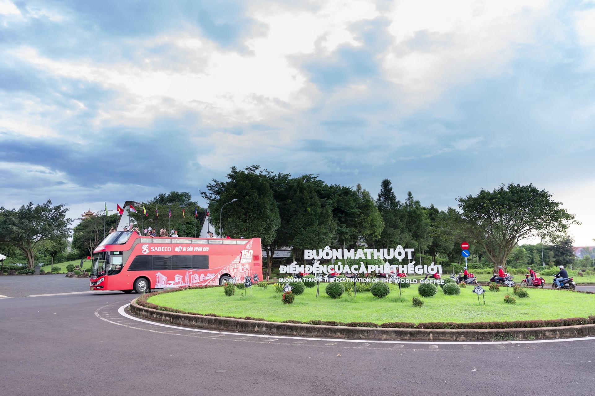 hanh-trinh-di-san-dua-nguoi-dan-dak-lak-kham-pha-nhung-ngoc-ngach-cua-thanh-pho-buon-ma-thuot-qua-trai-nghiem-moi-me-min-1-.jpg