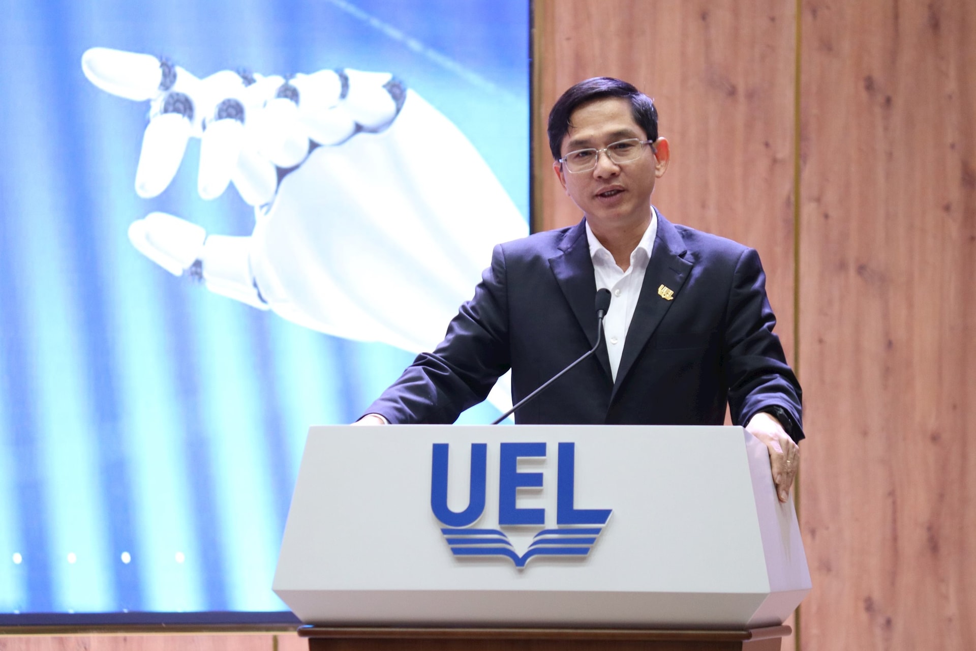 hieu-truong-uel.jpg