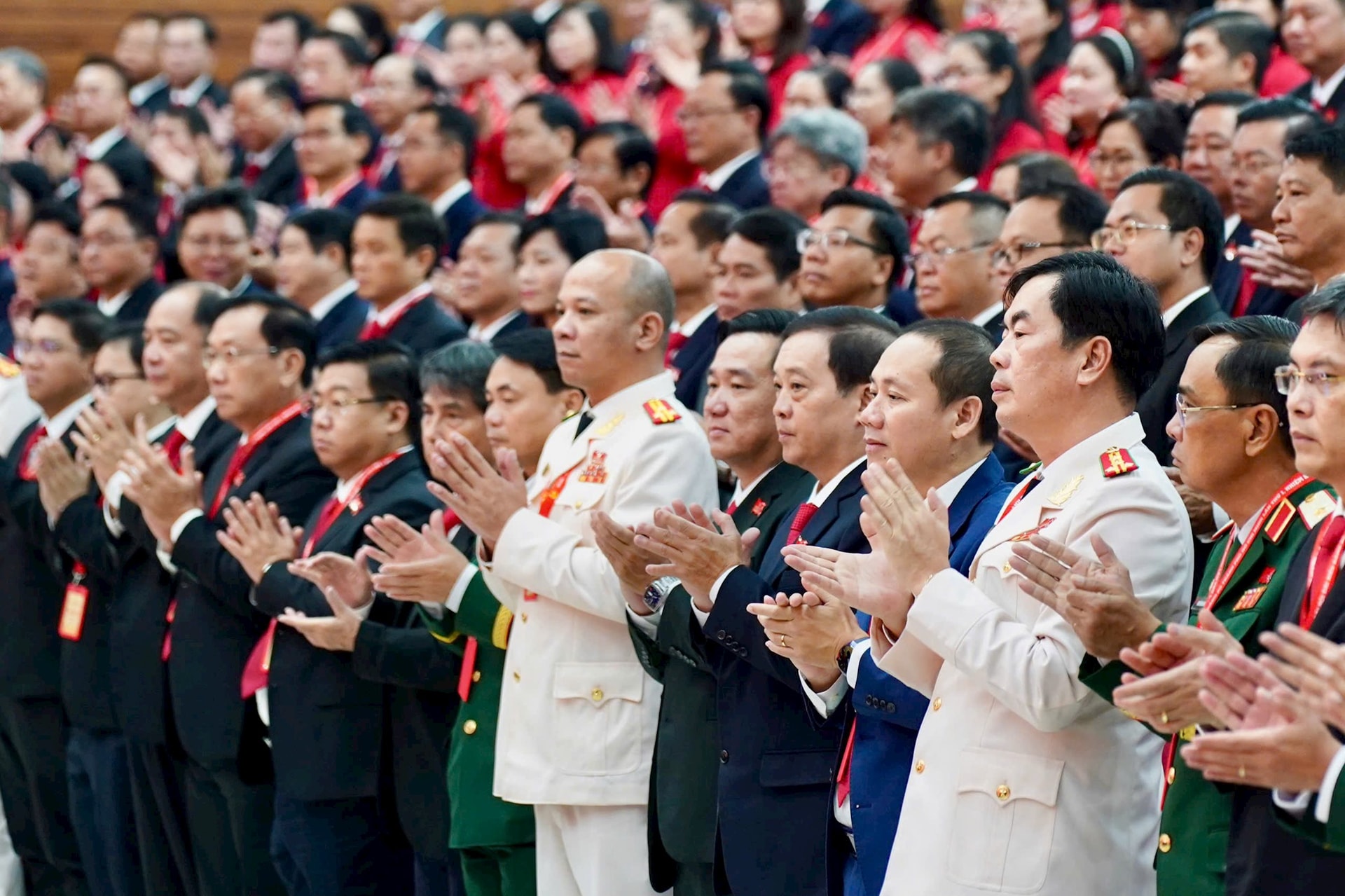 dai-bieu-du-hoi-nghi.jpg