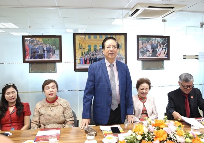 tong-bi-thu-to-lam-tang-hoa-chuc-mung-hoi-doanh-nhan-tu-nhan-viet-nam-2.jpg