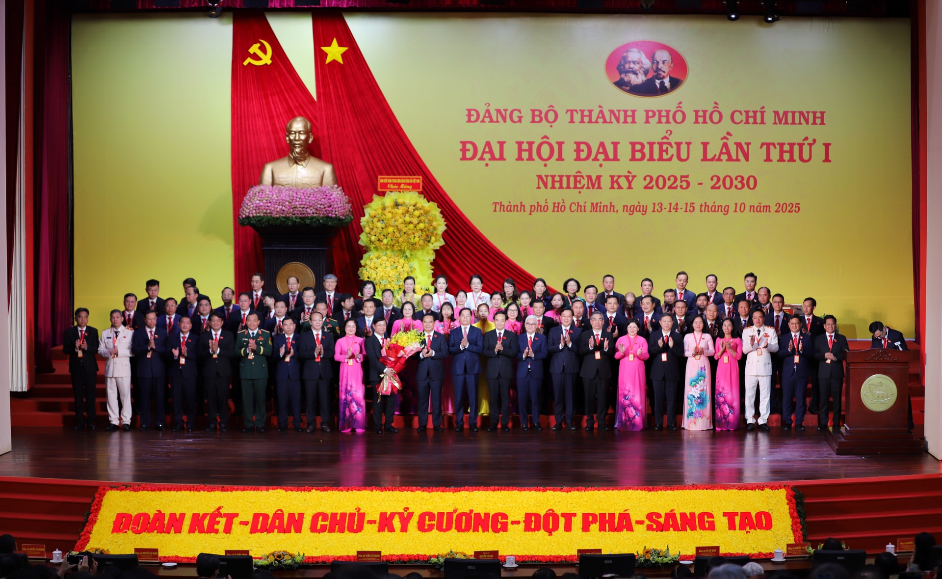 ra-mat-doan-dai-bieu-du-dai-hoi.jpg