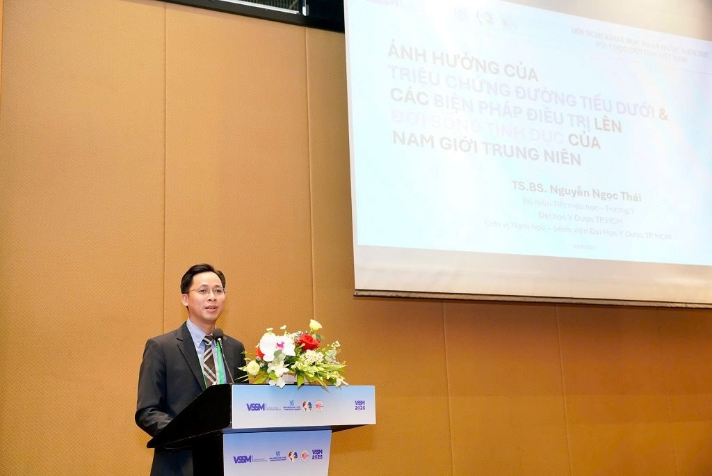 ts-bs.-nguyen-ngoc-thai-don-vi-nam-hoc-khoa-tiet-nieu-bv-dhyd-trinh-bay-tai-hoi-nghi.jpg
