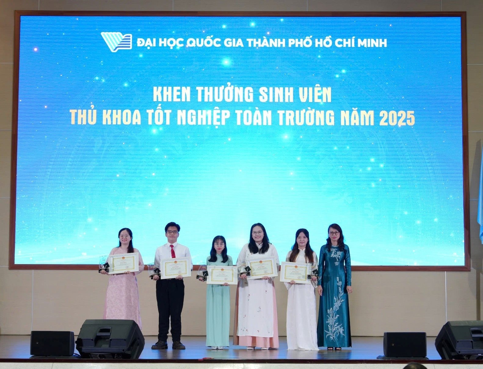 khen-thuong-1.jpg