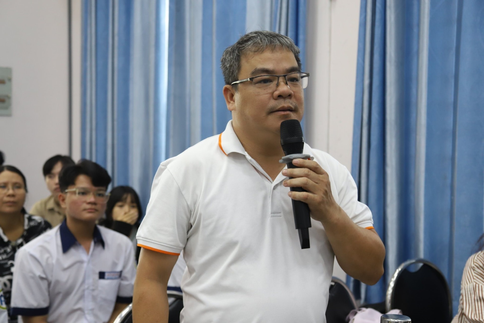 giai-dap-thac-mac.jpg