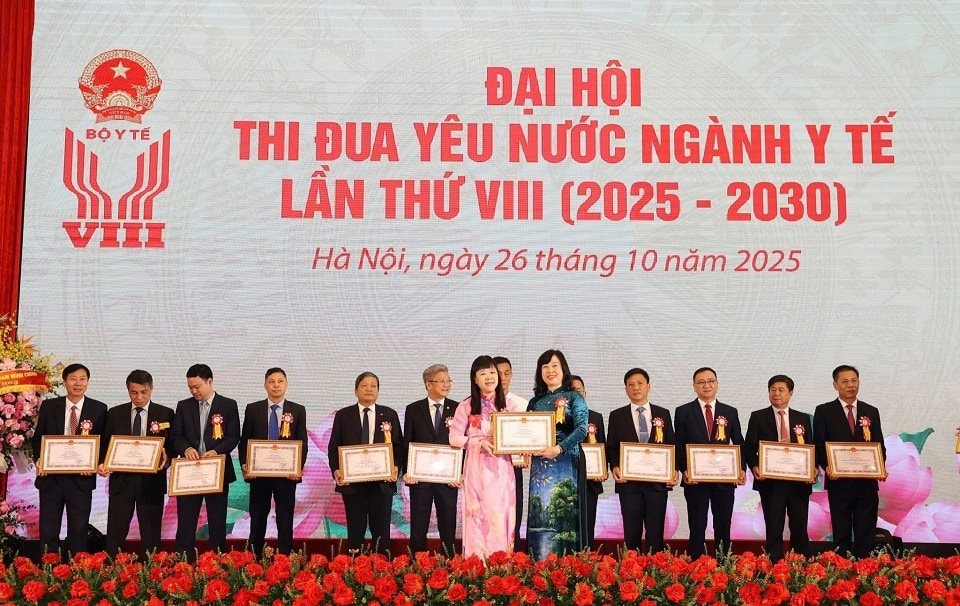 co-so-3-benh-vien-dai-hoc-y-duoc-tp.-ho-chi-minh-duoc-nhan-bang-khen-cua-bo-truong-bo-y-te.jpg