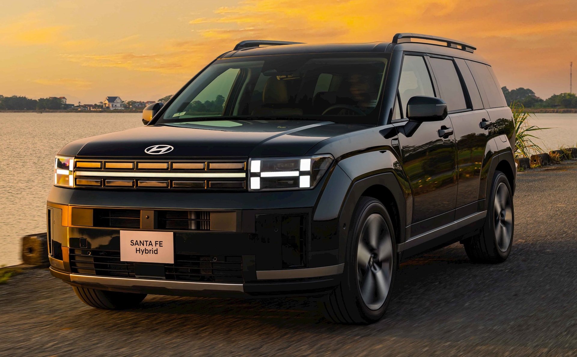 hyundai-santa-fe-hybrid-1.jpg